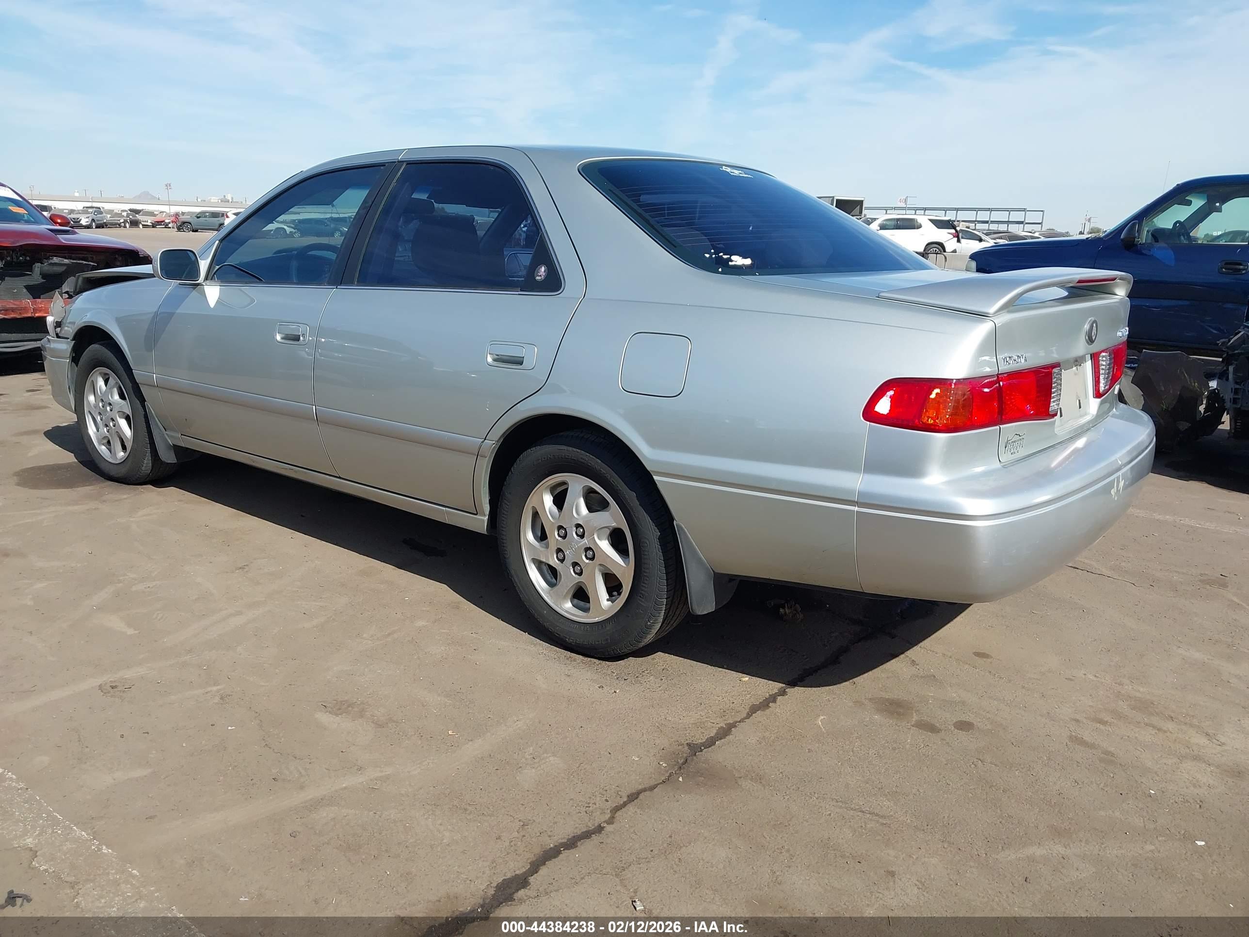 TOYOTA CAMRY image 3