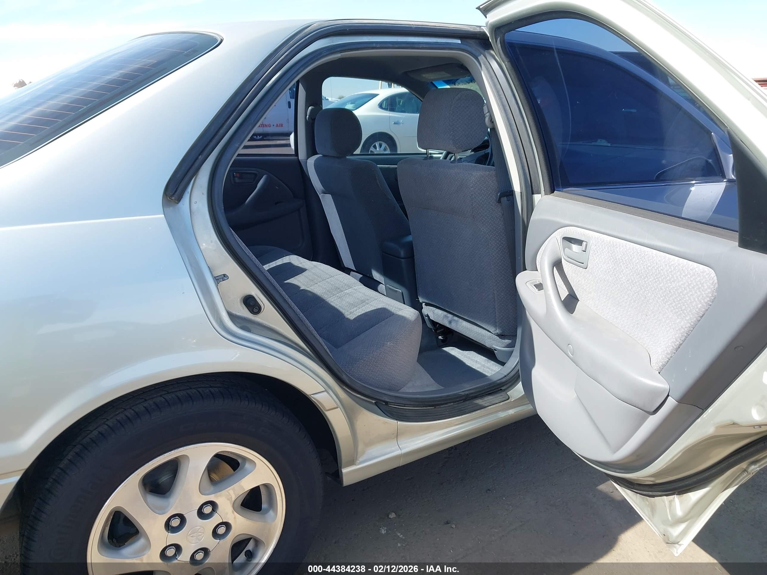 TOYOTA CAMRY image 8