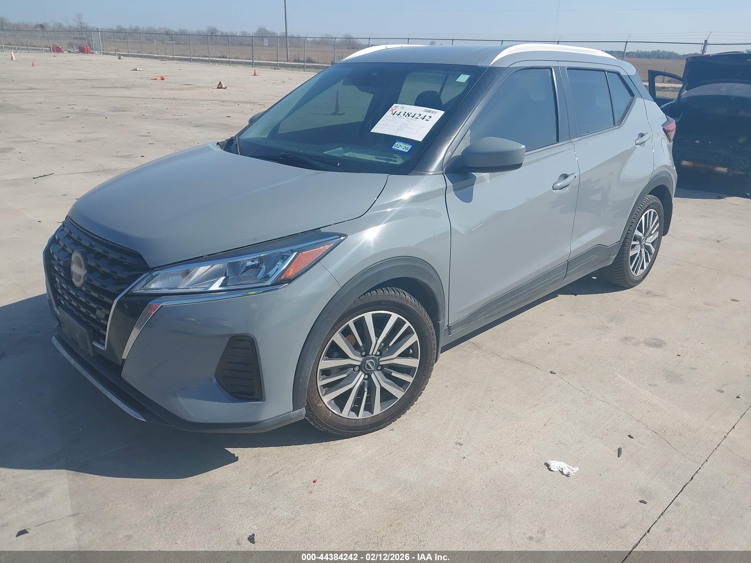 NISSAN KICKS image 2