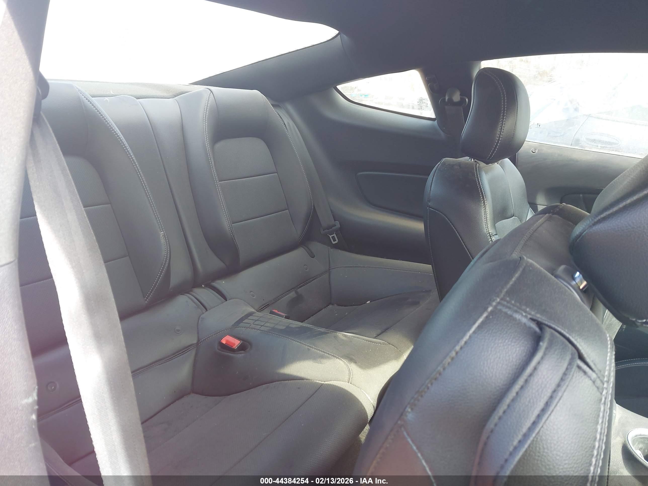 FORD MUSTANG image 8