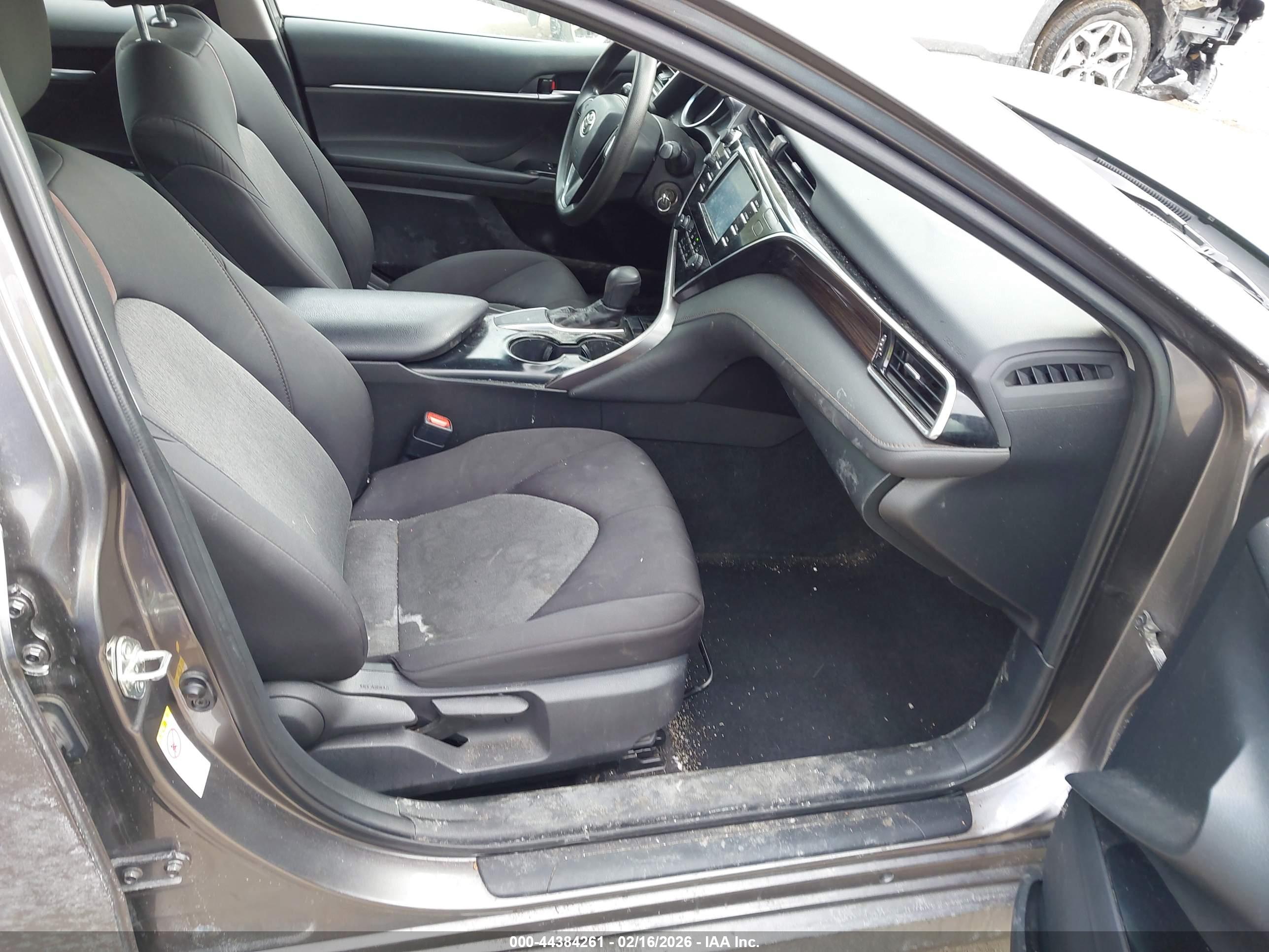 TOYOTA CAMRY image 5