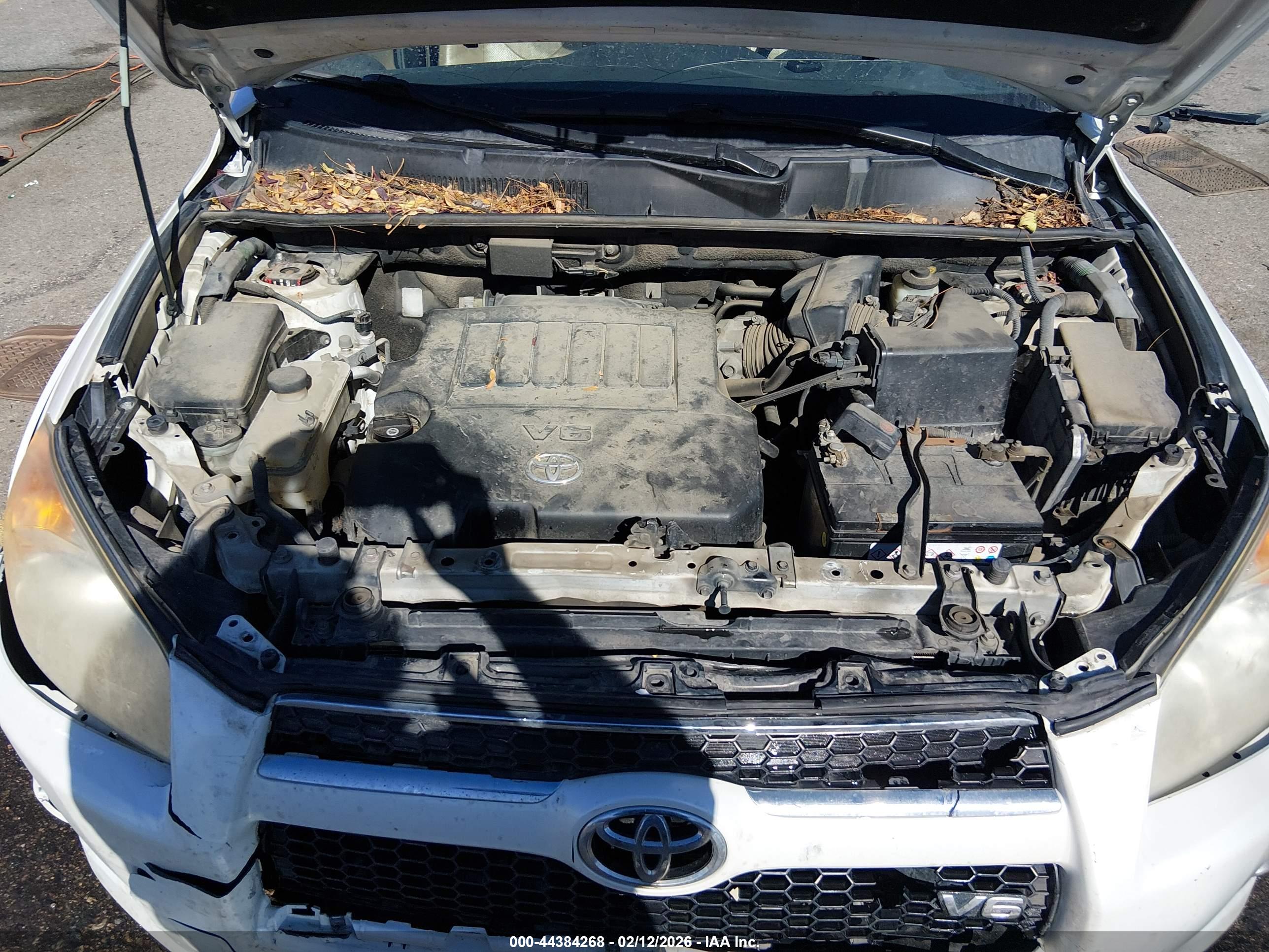 TOYOTA RAV4 image 10