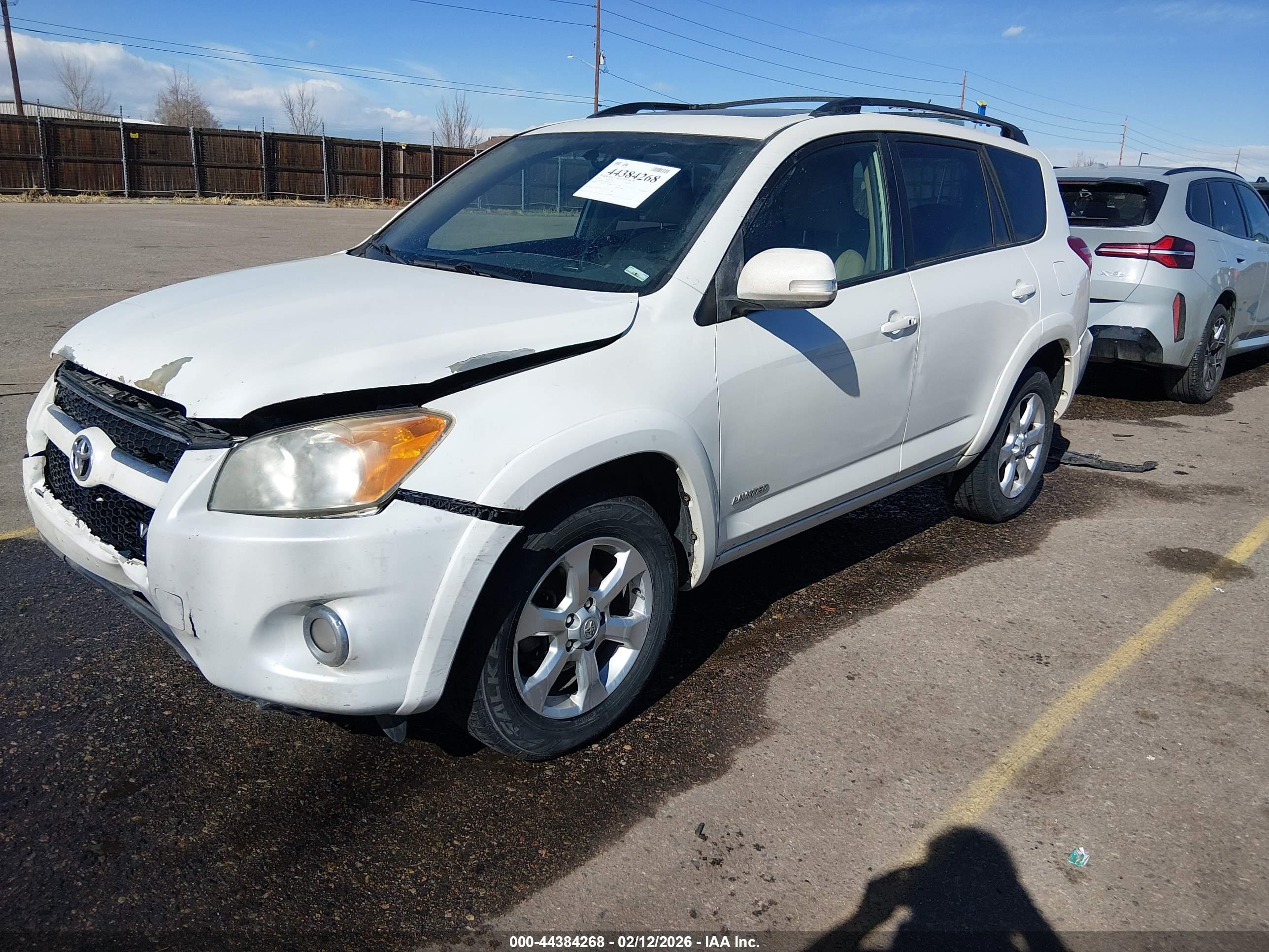 TOYOTA RAV4 image 2