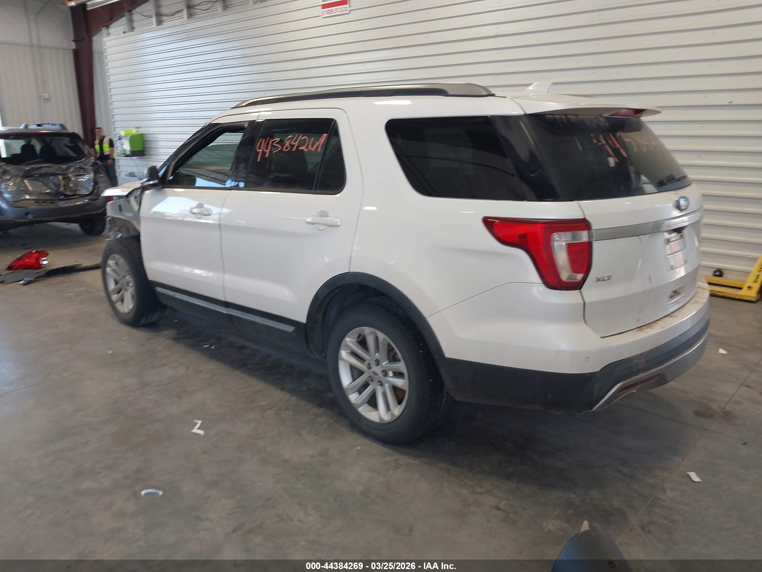 FORD EXPLORER image 3