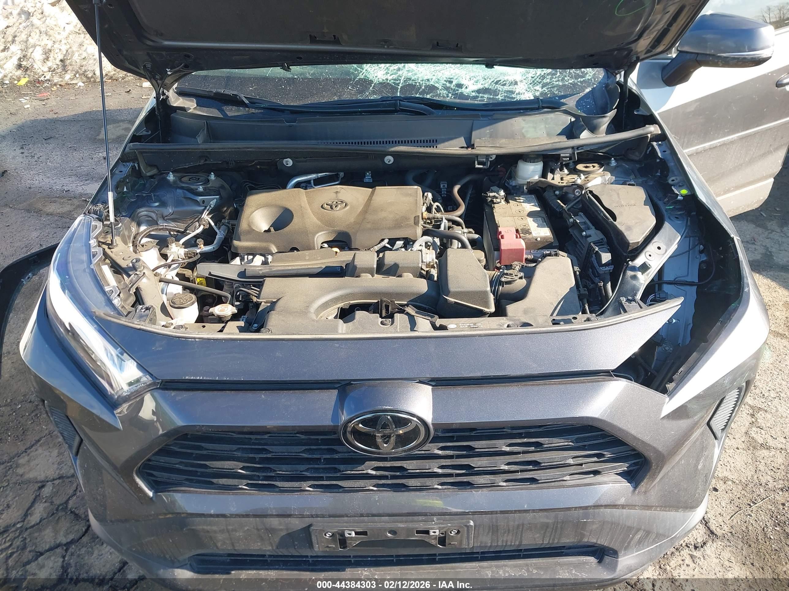 TOYOTA RAV4 image 10