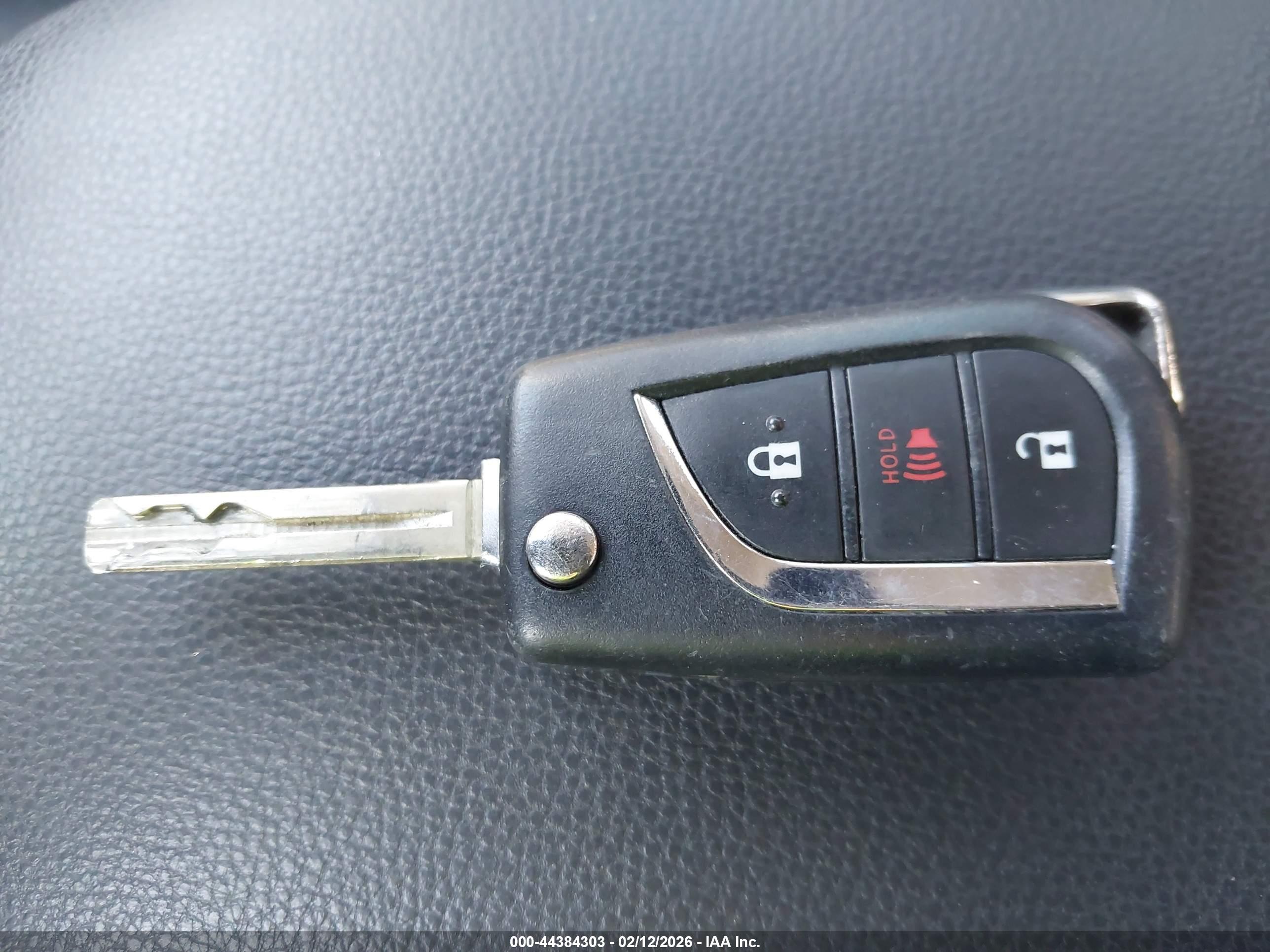 TOYOTA RAV4 image 11
