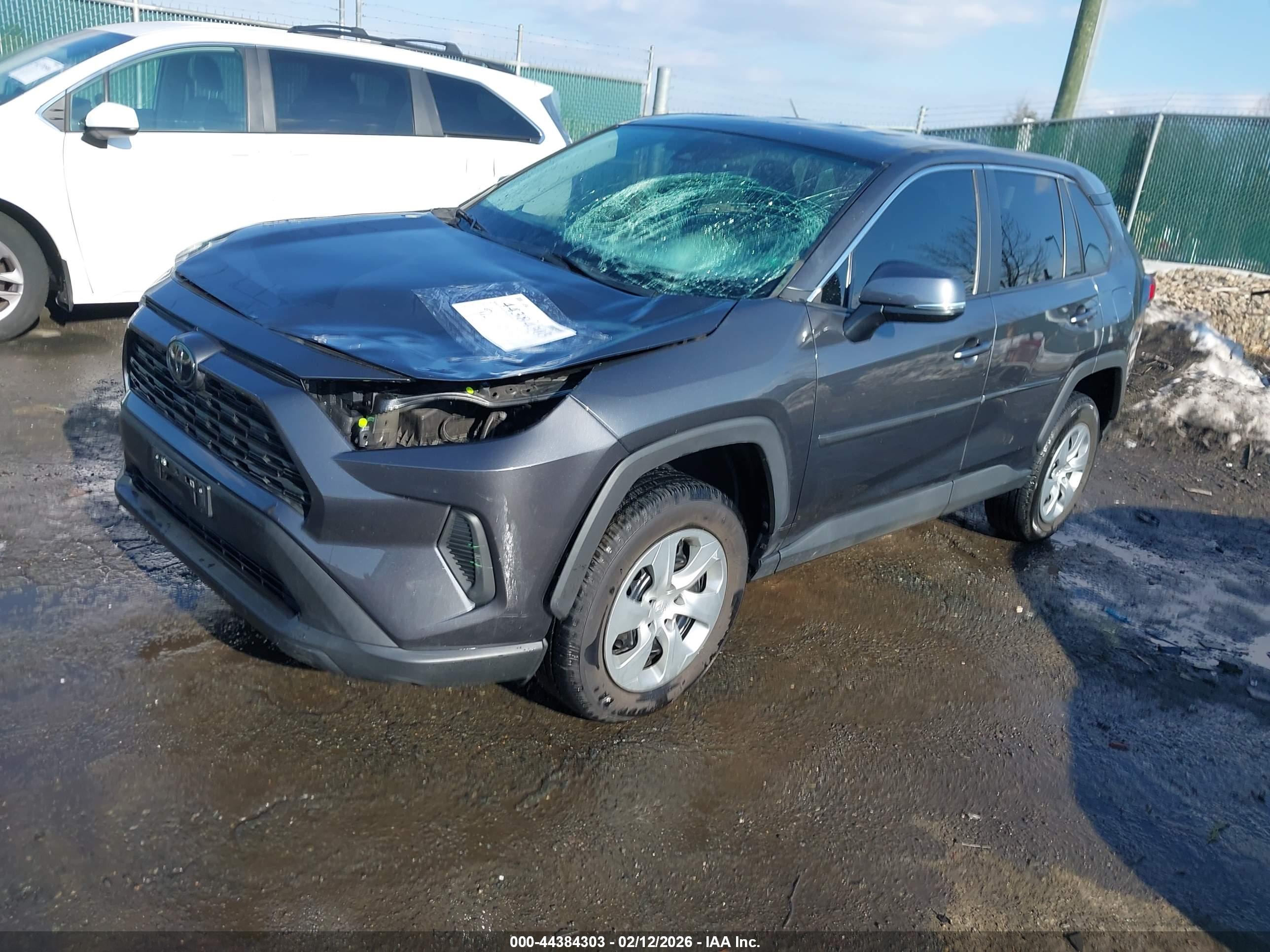 TOYOTA RAV4 image 2