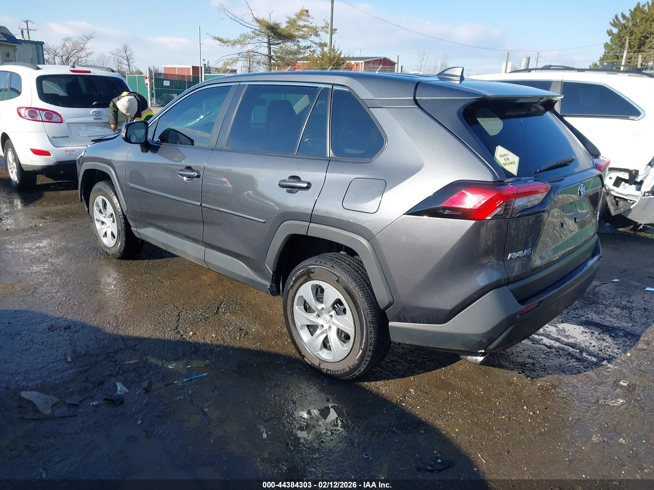 TOYOTA RAV4 image 3