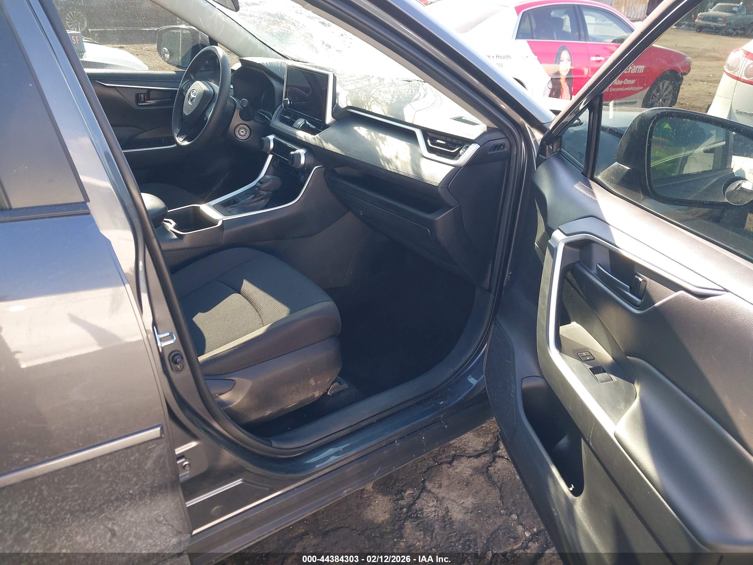 TOYOTA RAV4 image 5