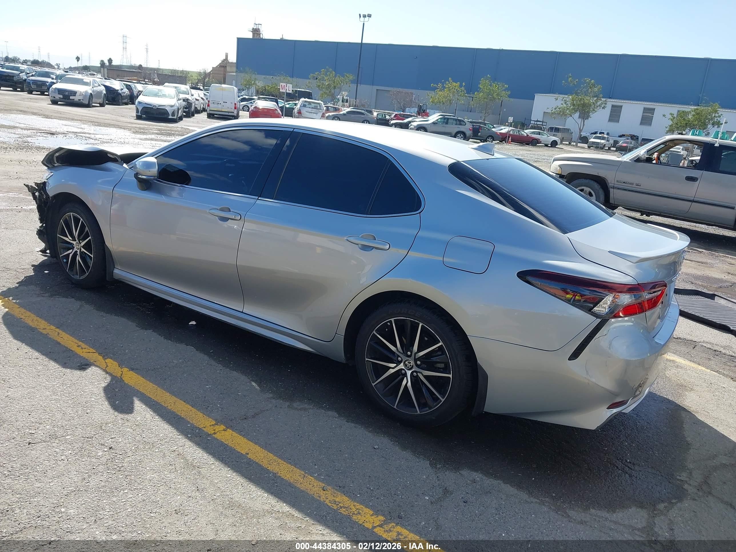 TOYOTA CAMRY image 3