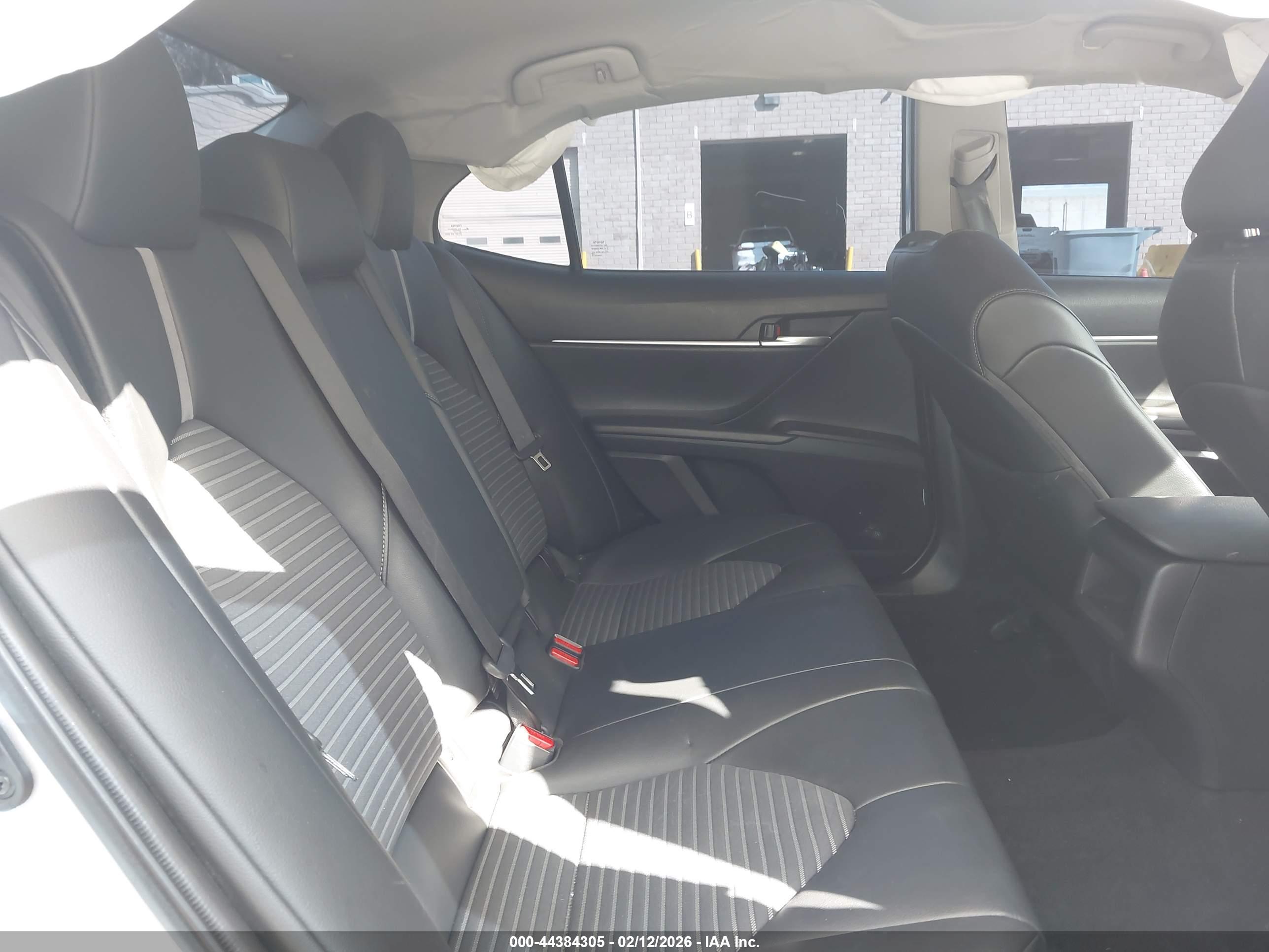 TOYOTA CAMRY image 8