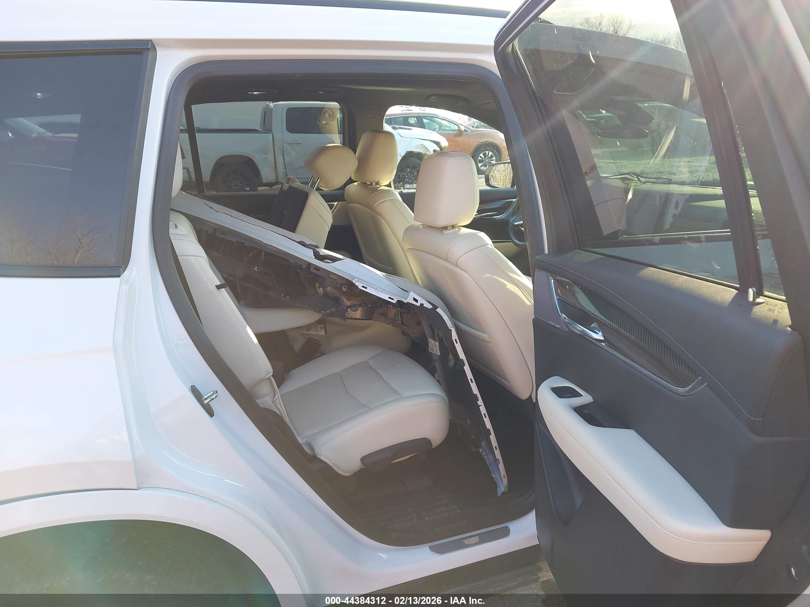 CADILLAC XT6 image 8