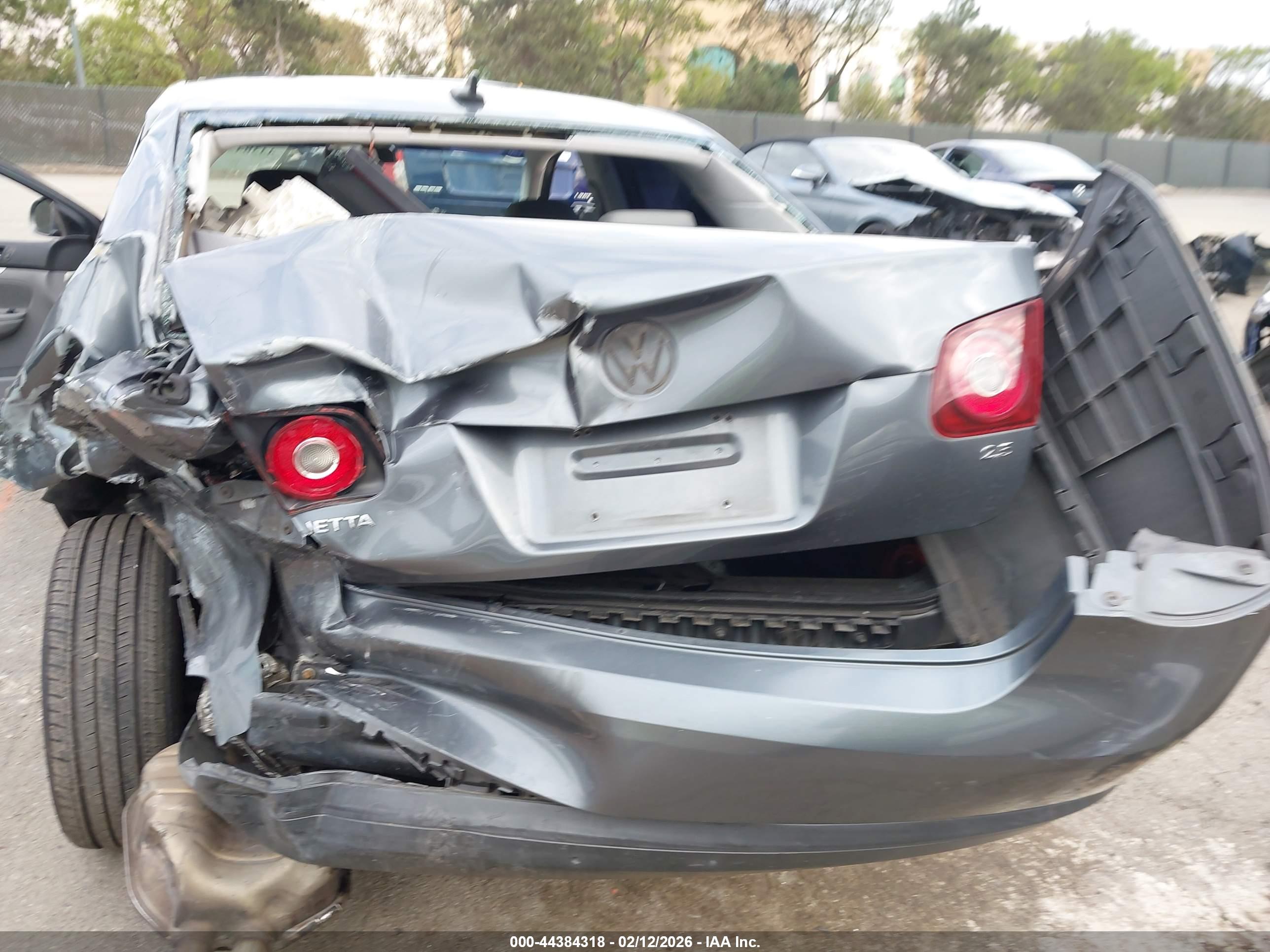 VOLKSWAGEN JETTA image 6