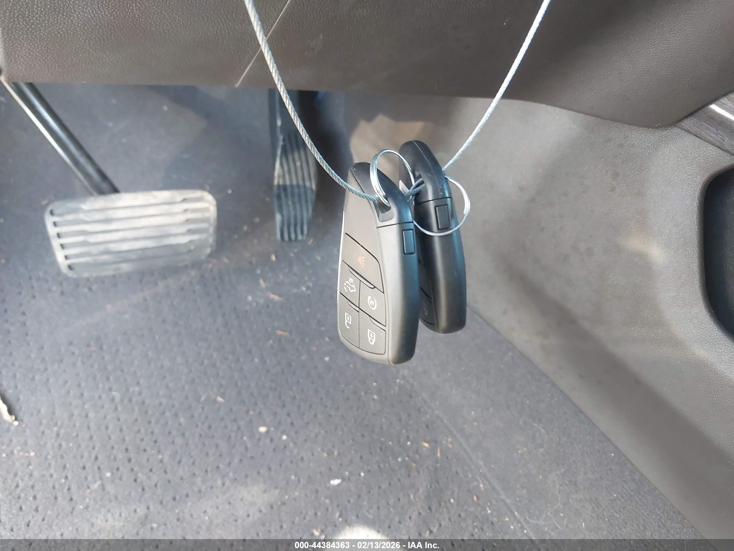 CHEVROLET SILVERADO image 11