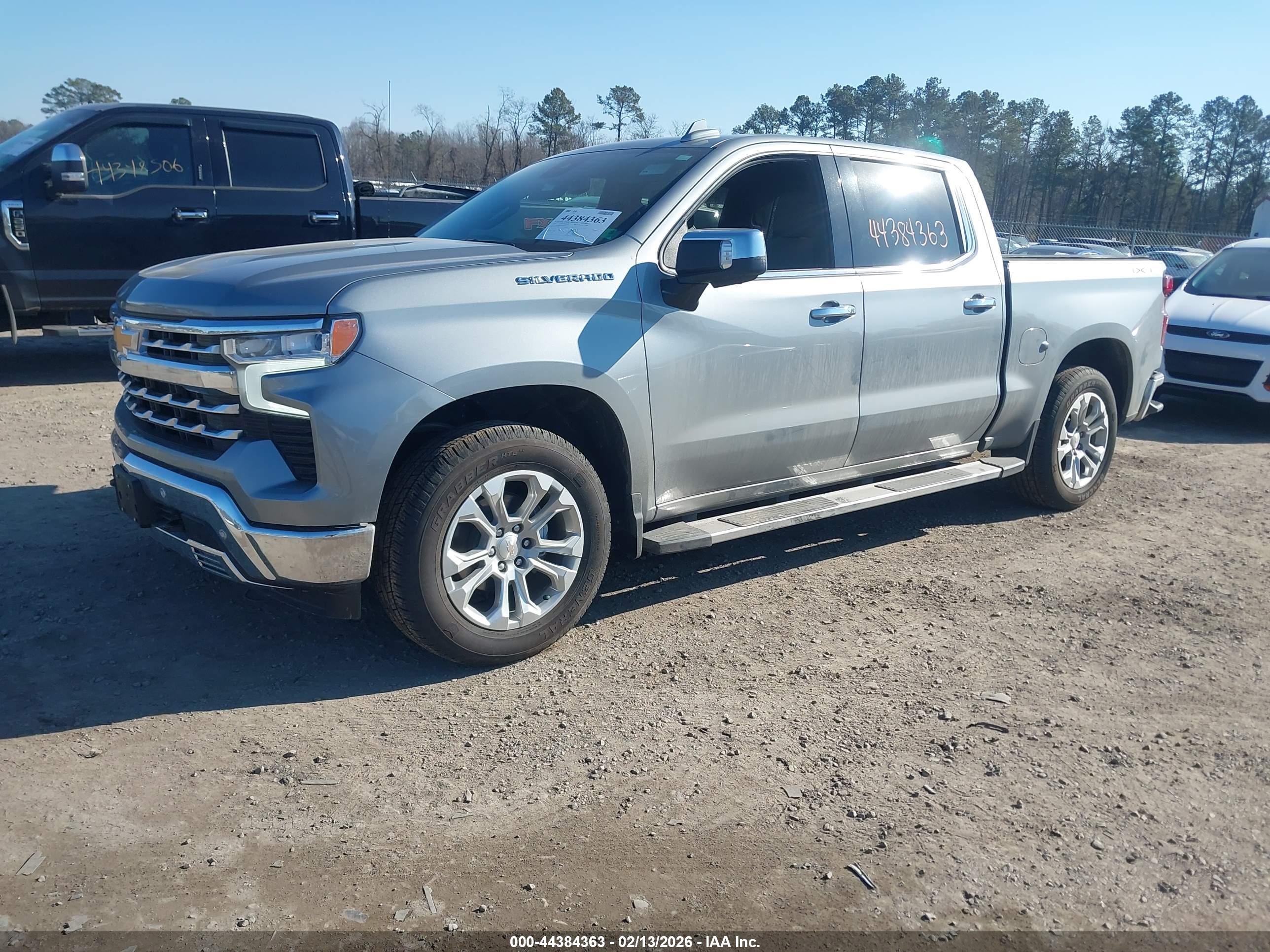 CHEVROLET SILVERADO image 2