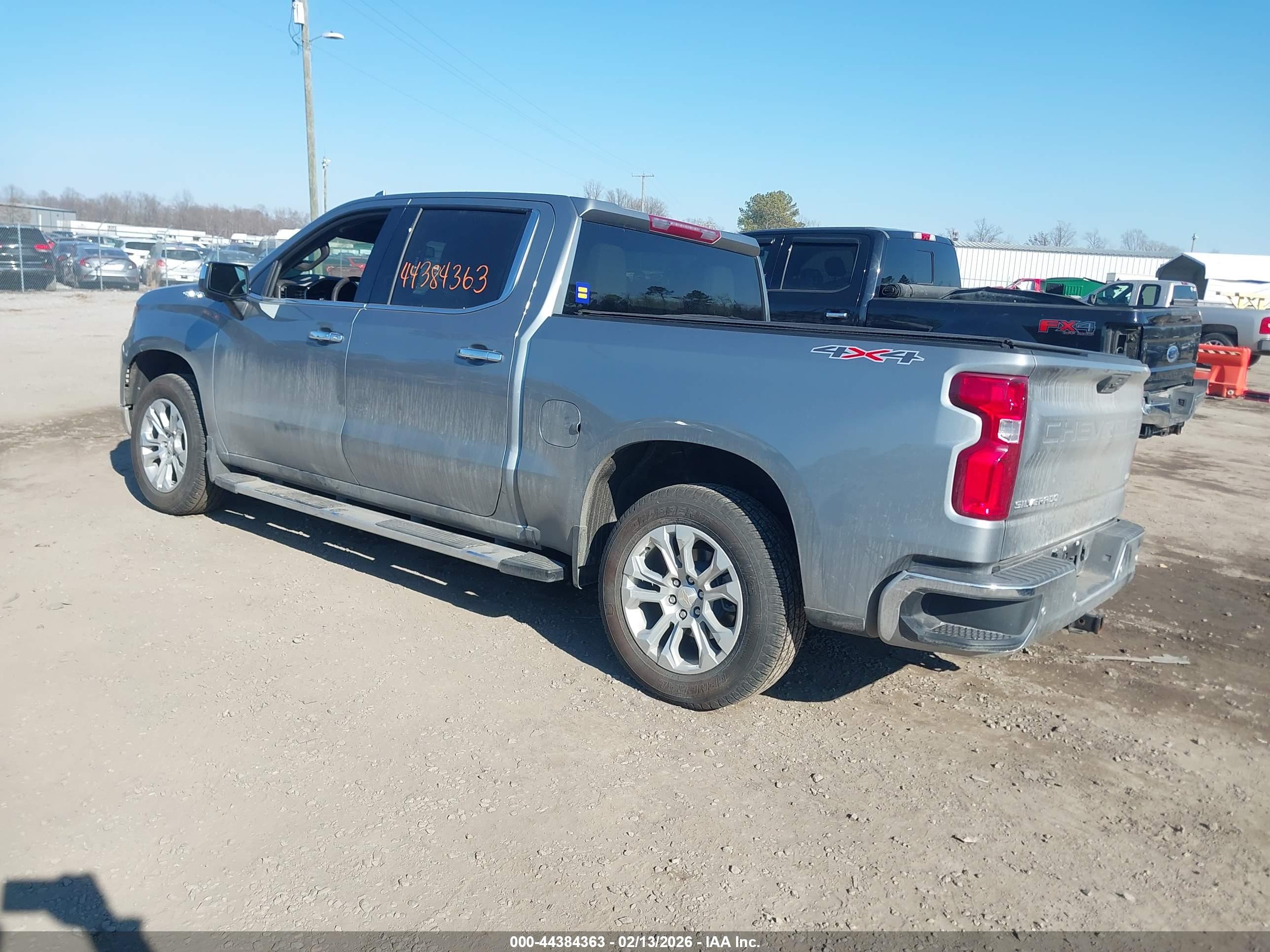 CHEVROLET SILVERADO image 3