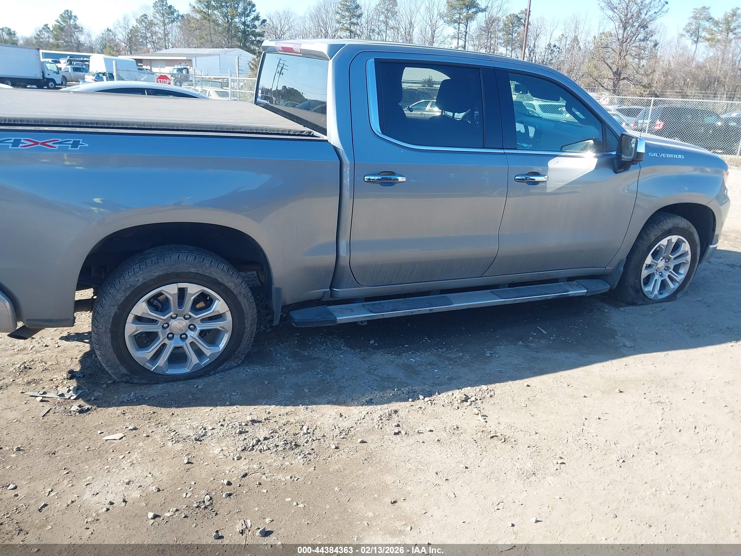 CHEVROLET SILVERADO image 6