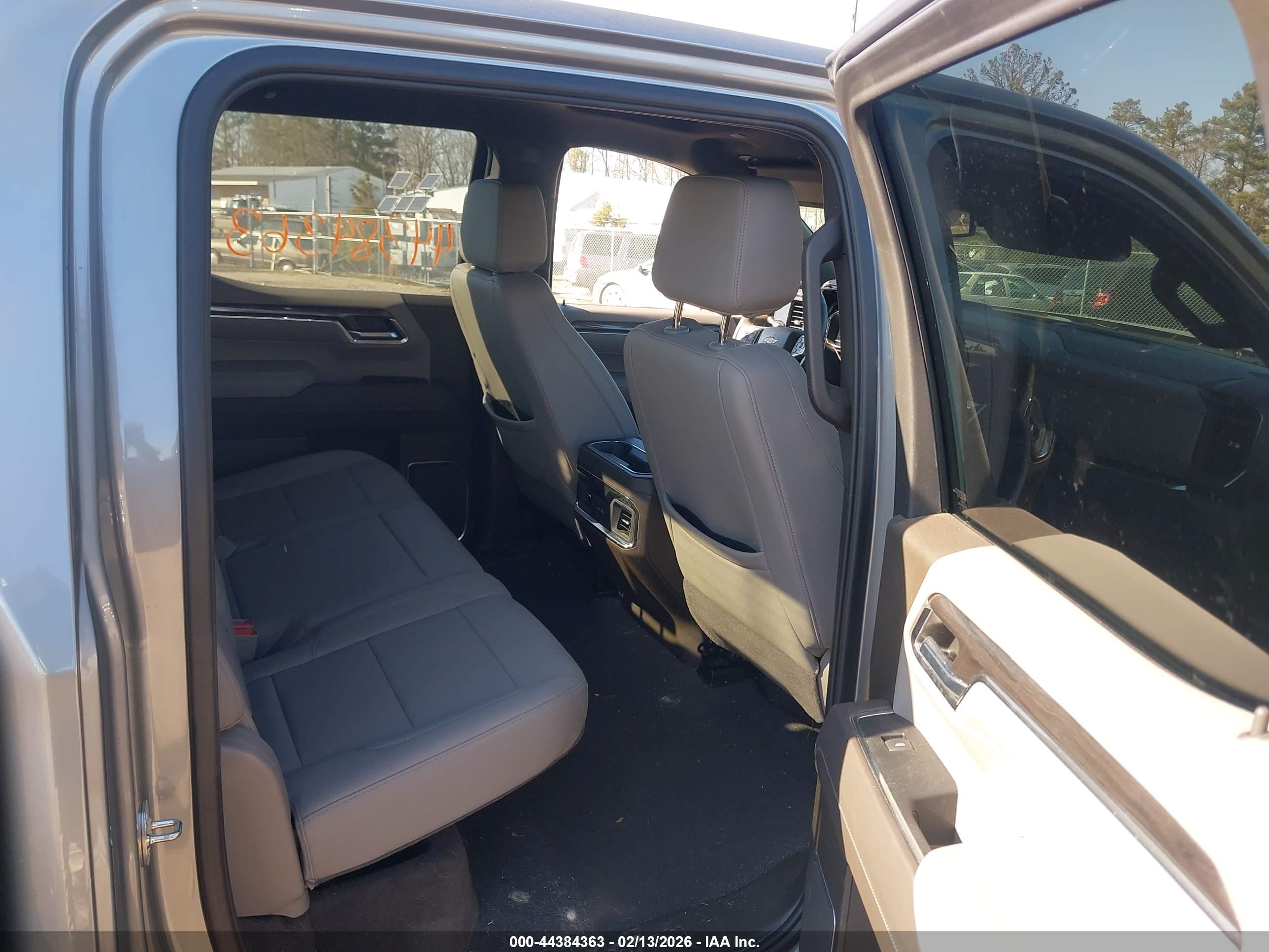 CHEVROLET SILVERADO image 8