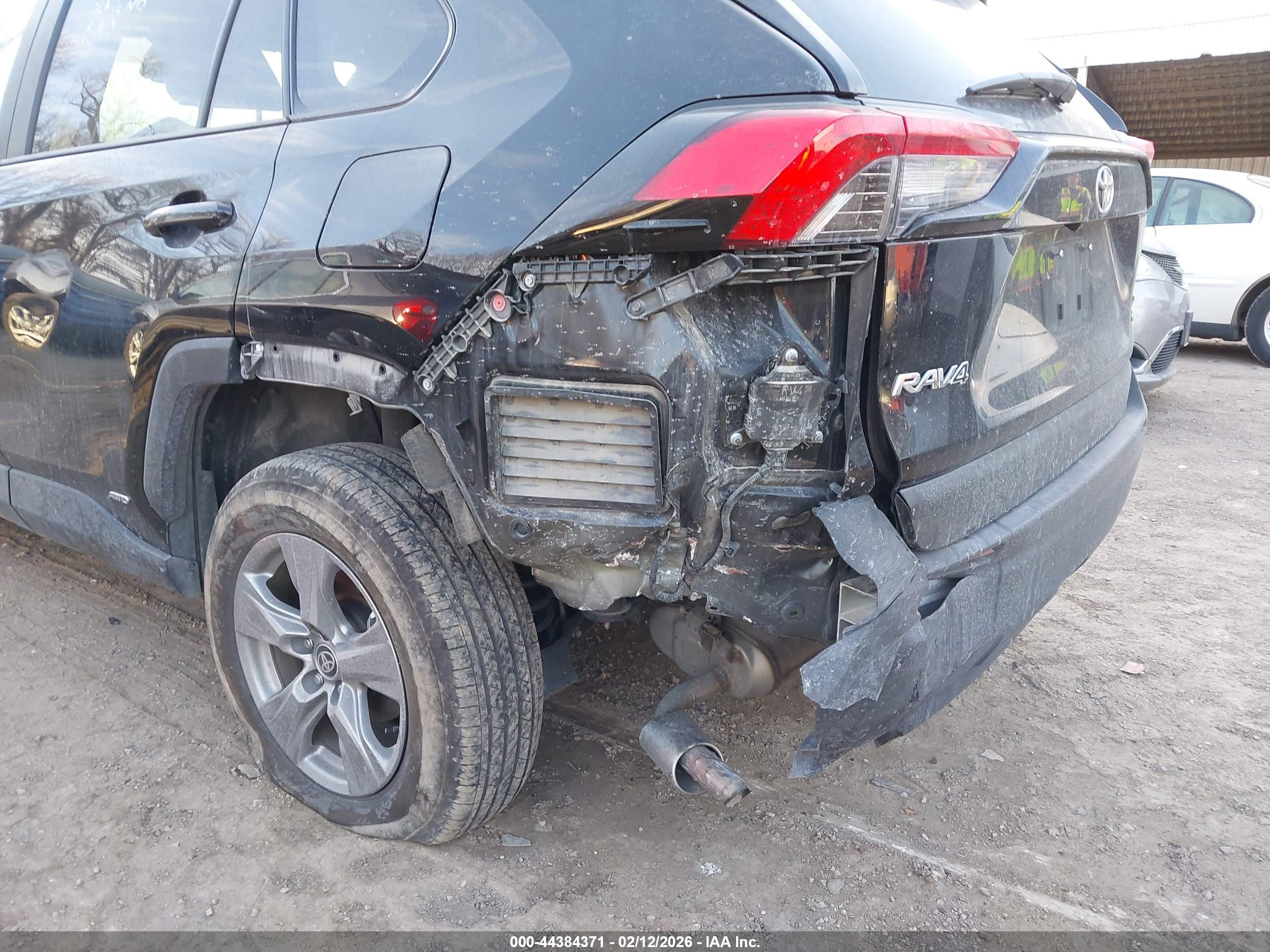 TOYOTA RAV4 image 6