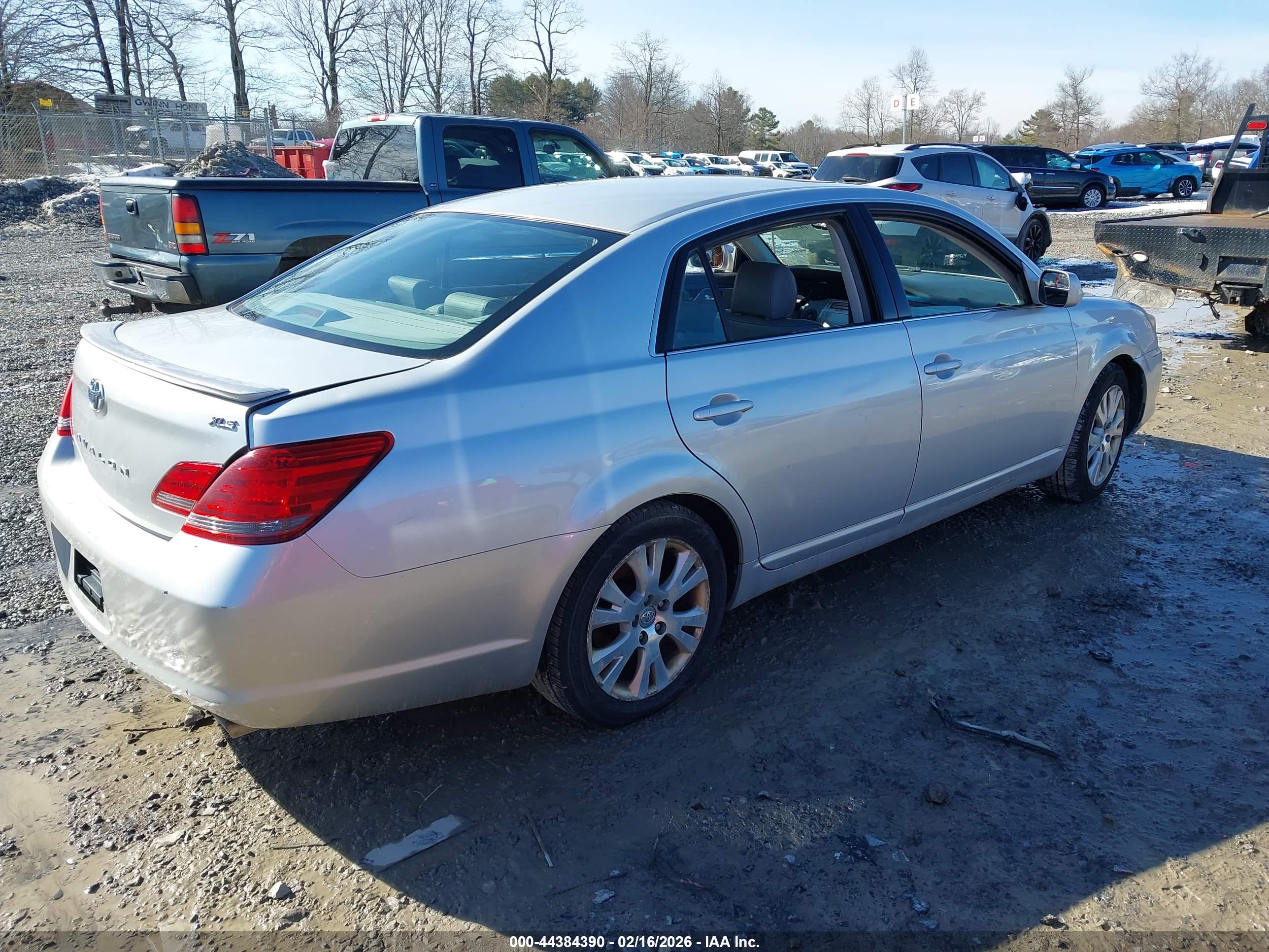 TOYOTA AVALON image 4