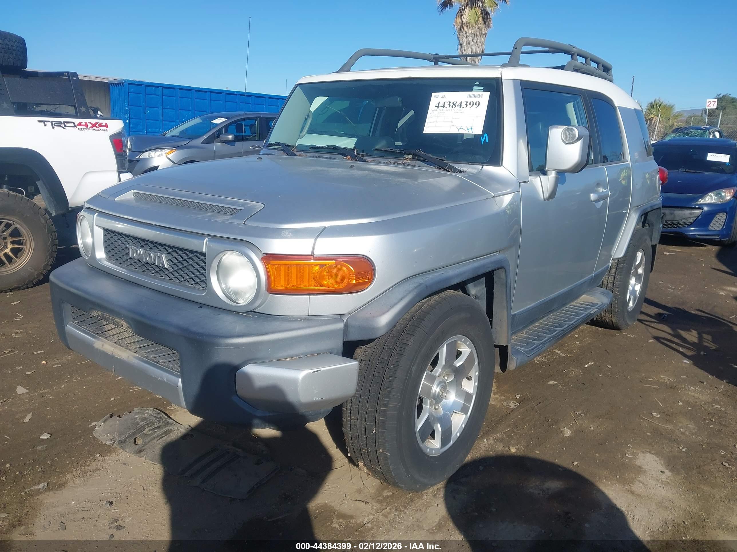 TOYOTA FJ image 2