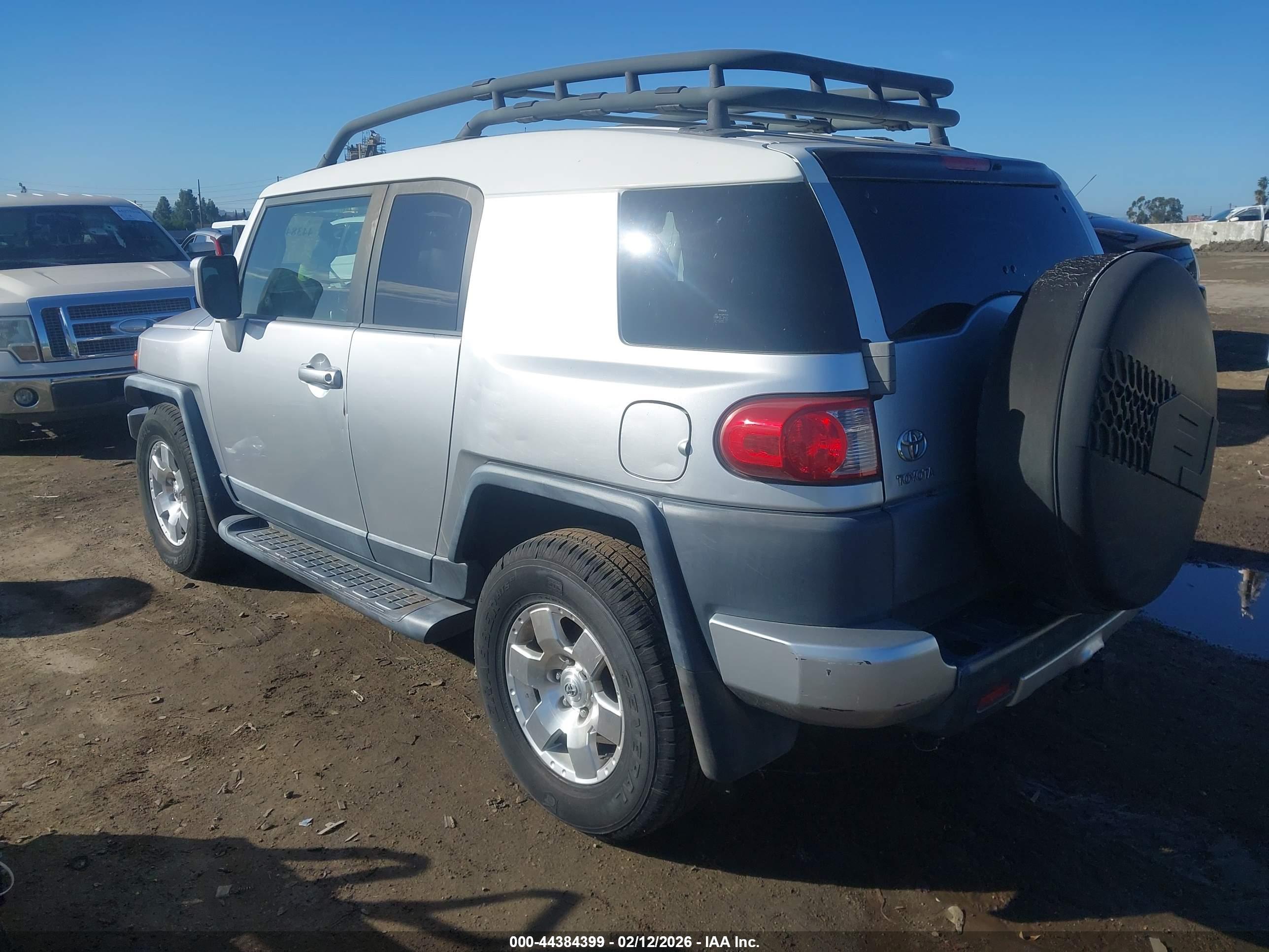 TOYOTA FJ image 3
