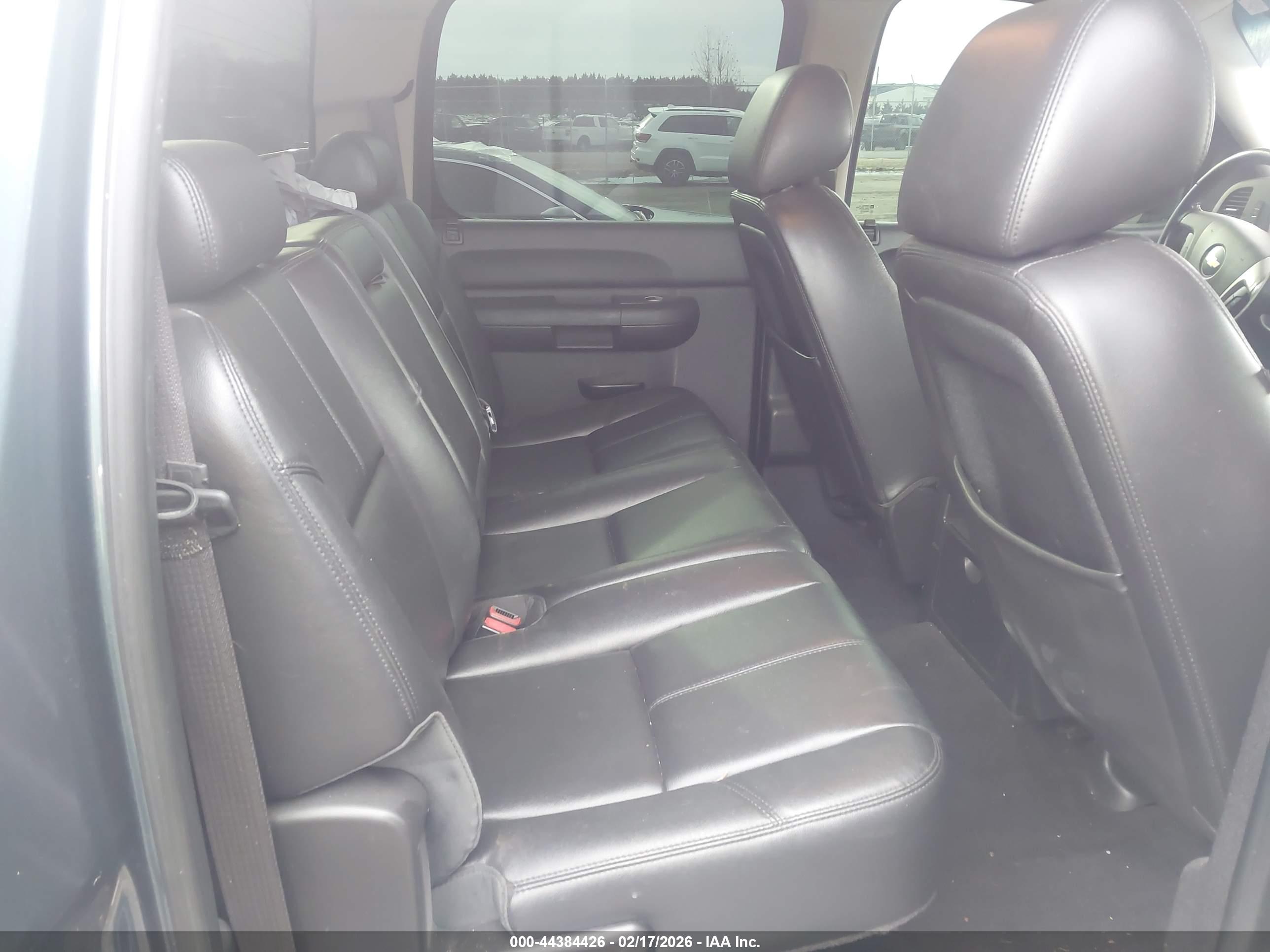 CHEVROLET SILVERADO image 8