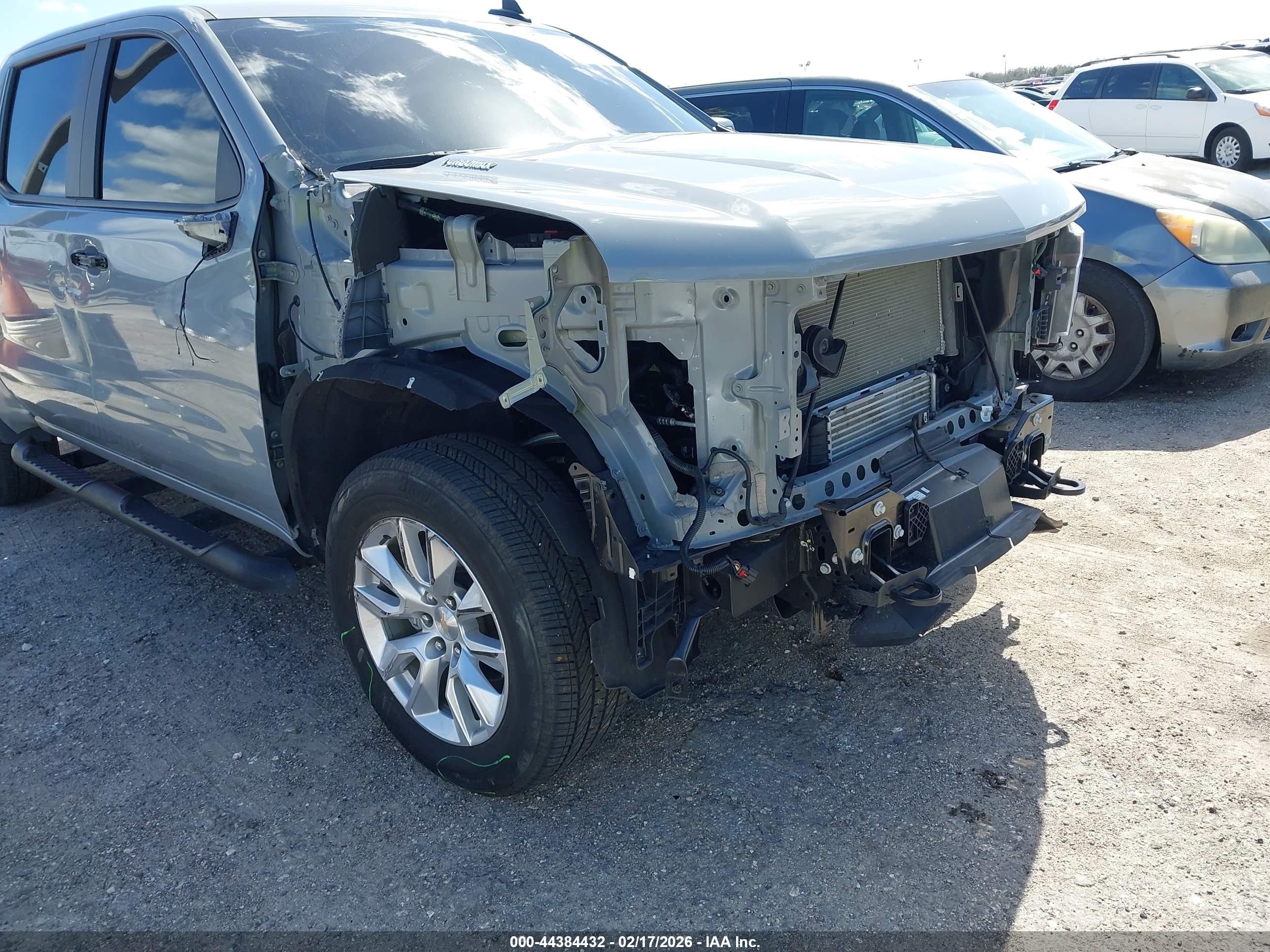 CHEVROLET SILVERADO image 6