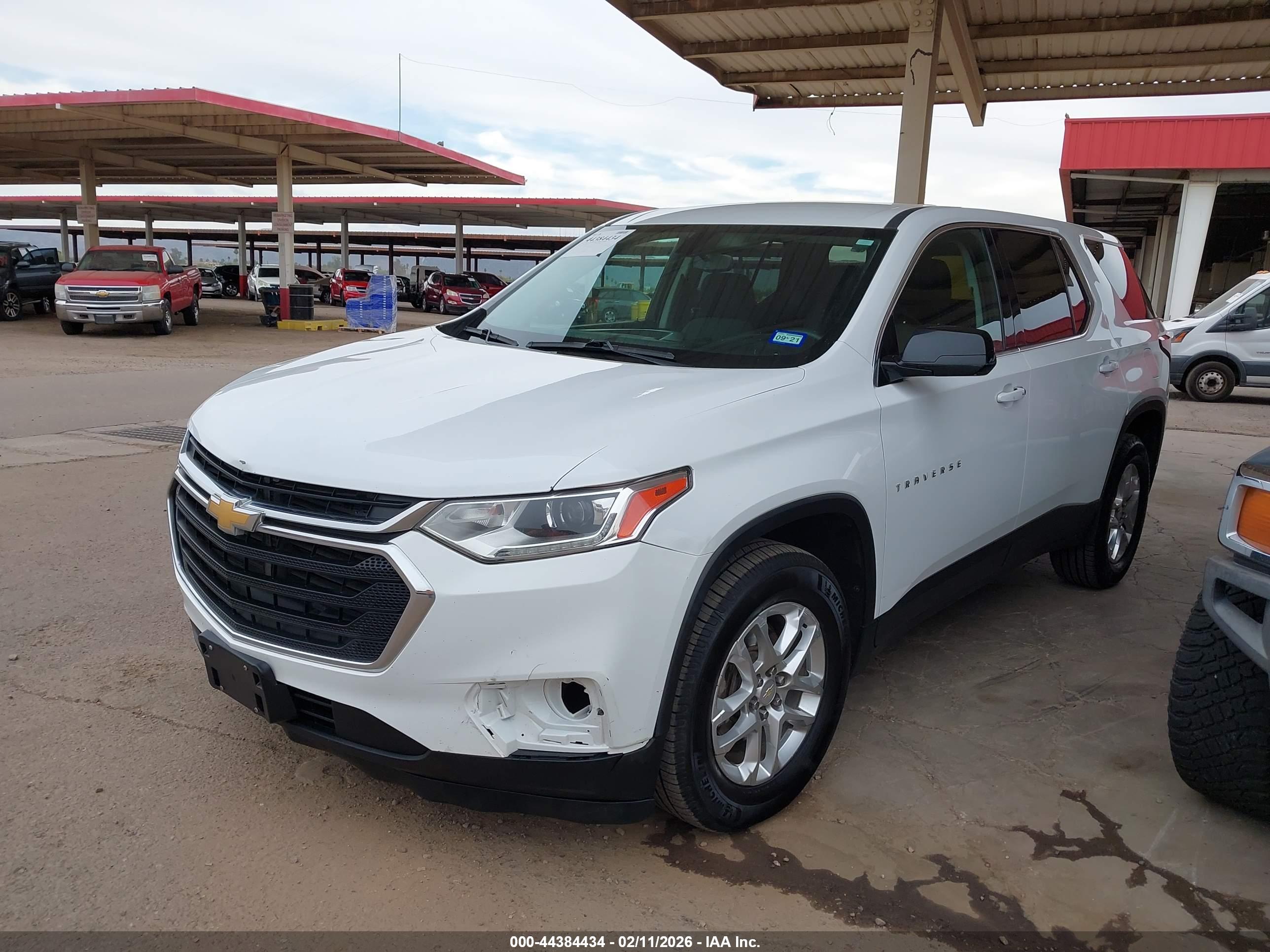 CHEVROLET TRAVERSE image 2