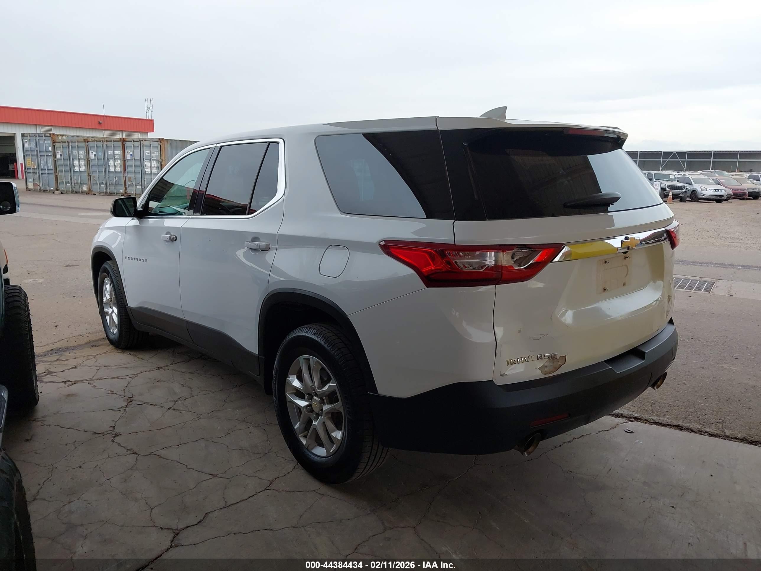 CHEVROLET TRAVERSE image 3