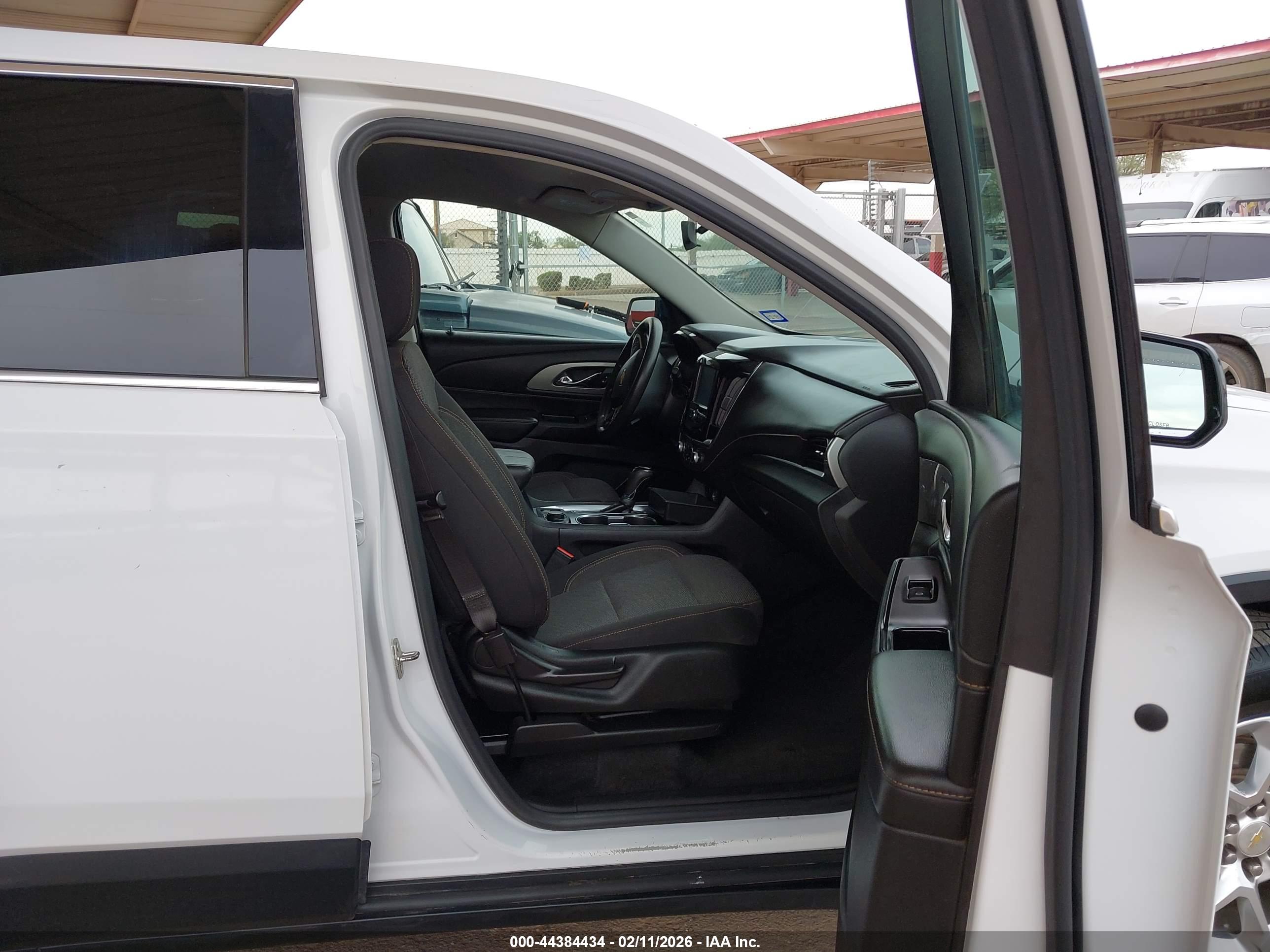 CHEVROLET TRAVERSE image 5