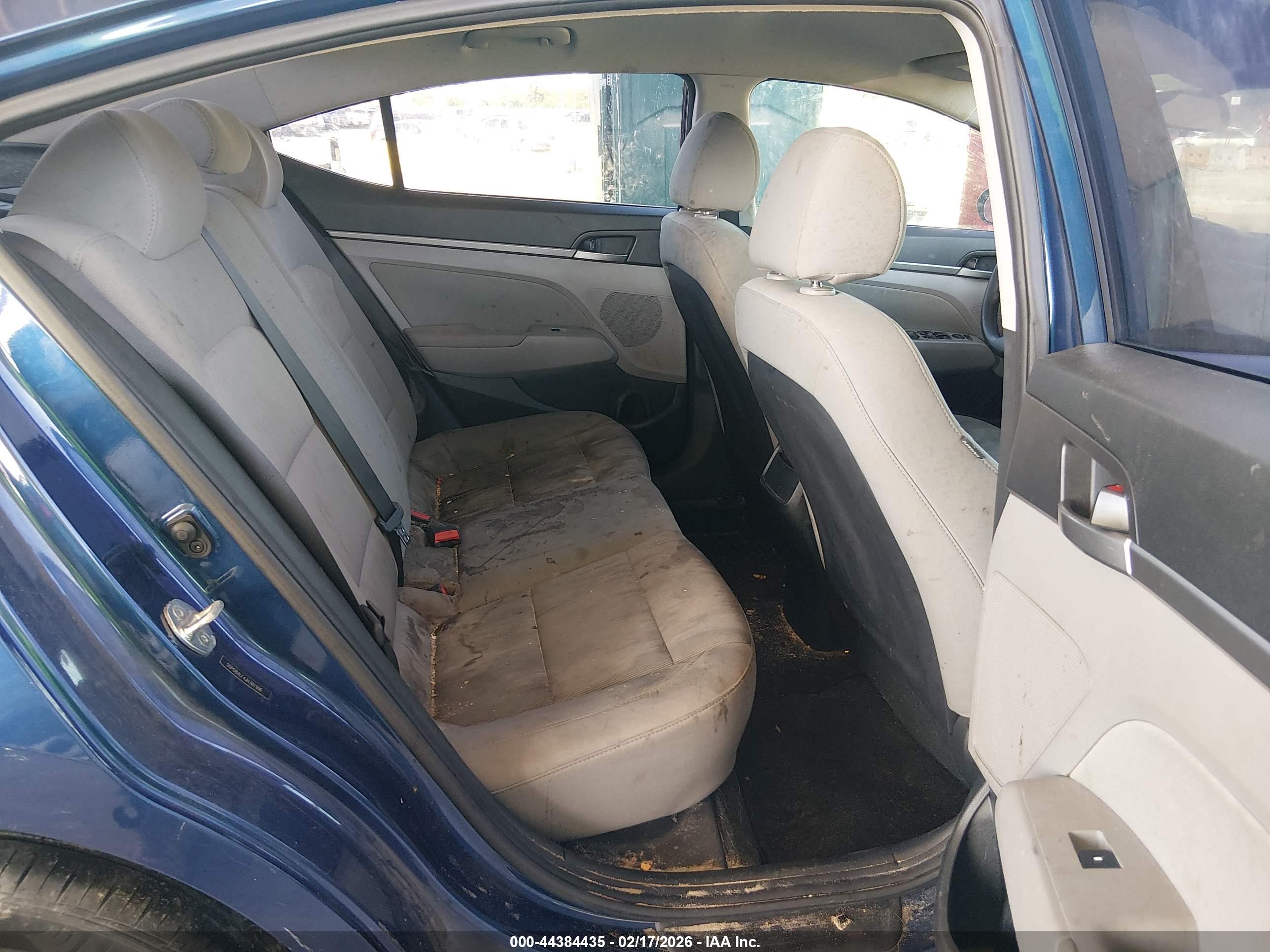 HYUNDAI ELANTRA image 8