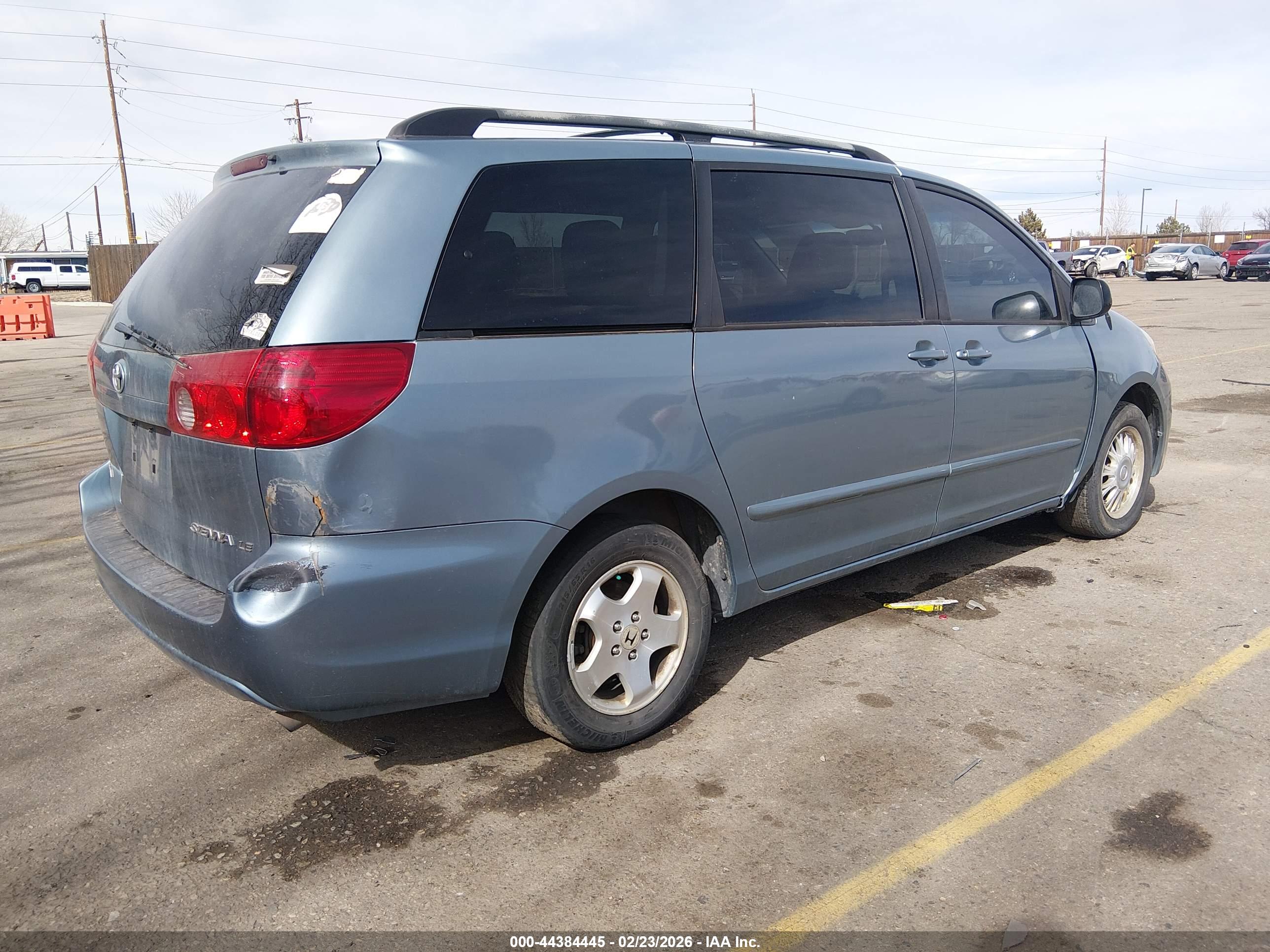 TOYOTA SIENNA image 4