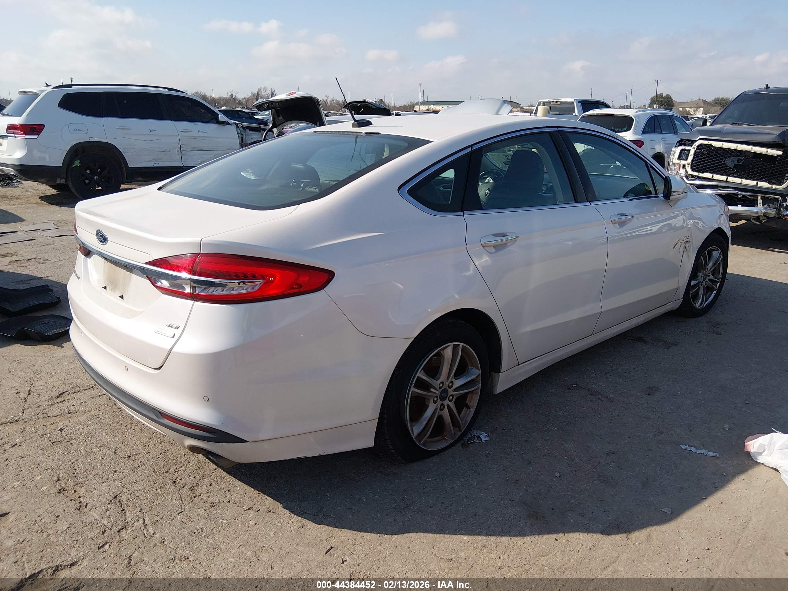 FORD FUSION image 4