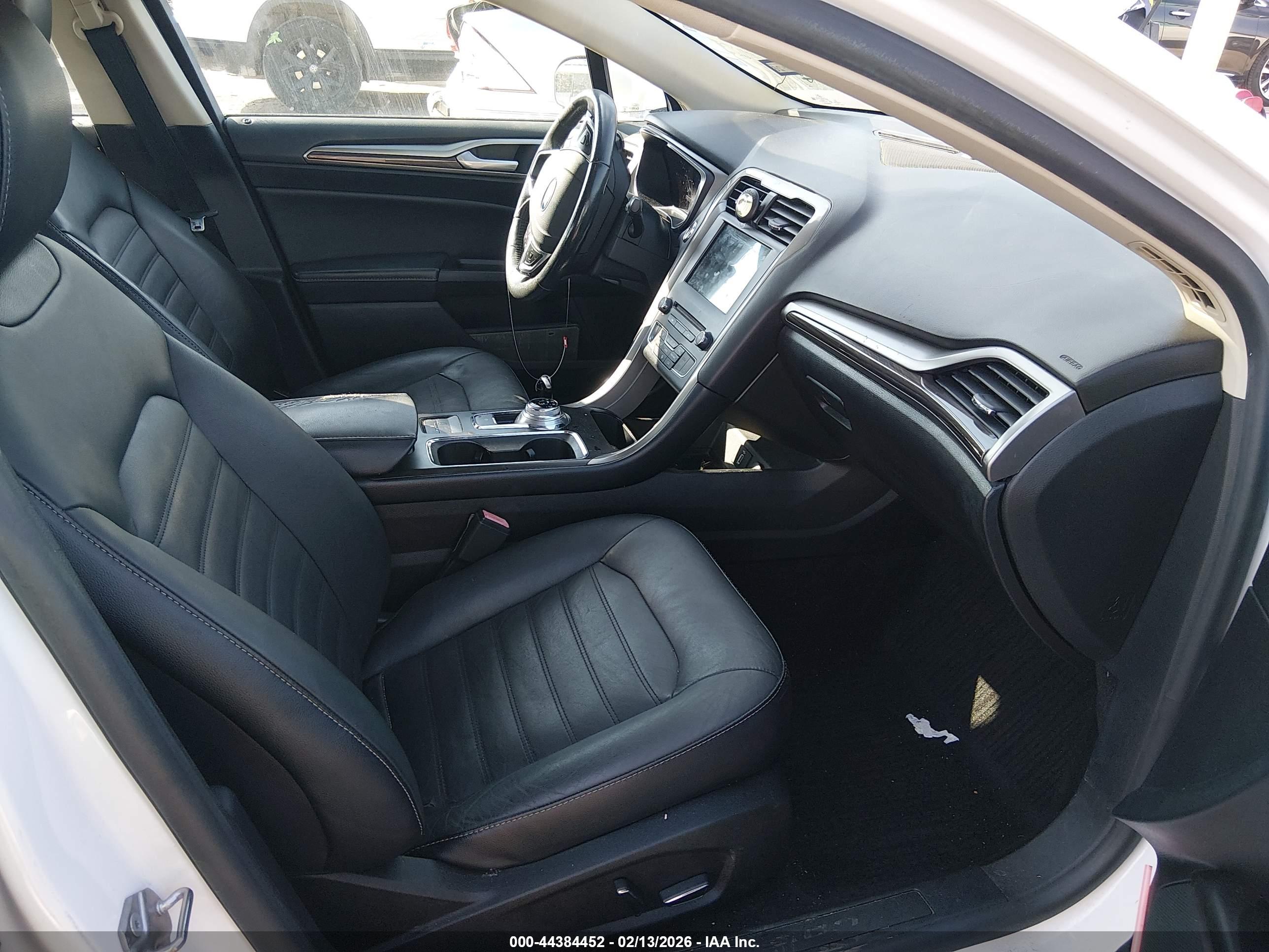 FORD FUSION image 5