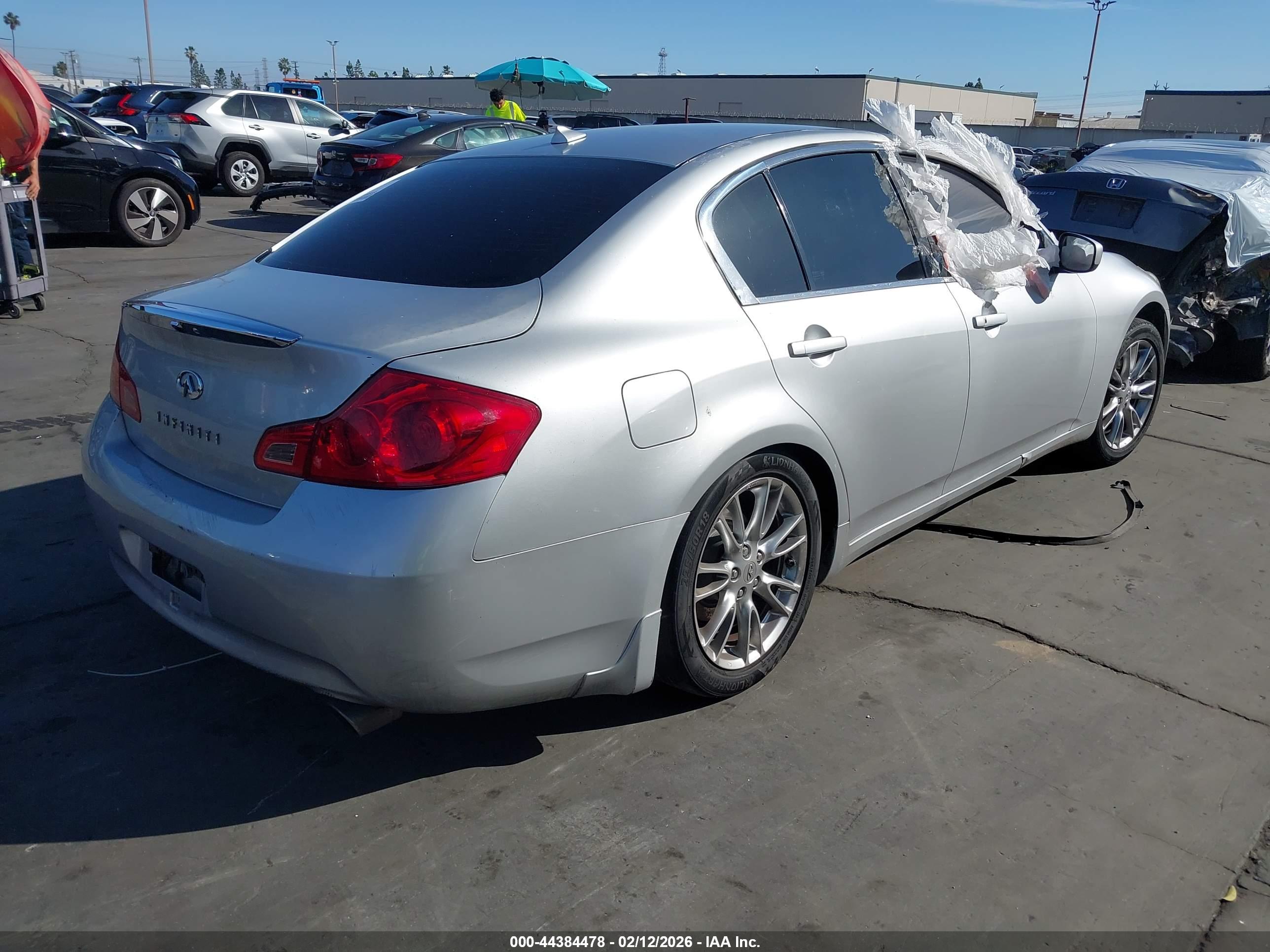 INFINITI G37 image 4