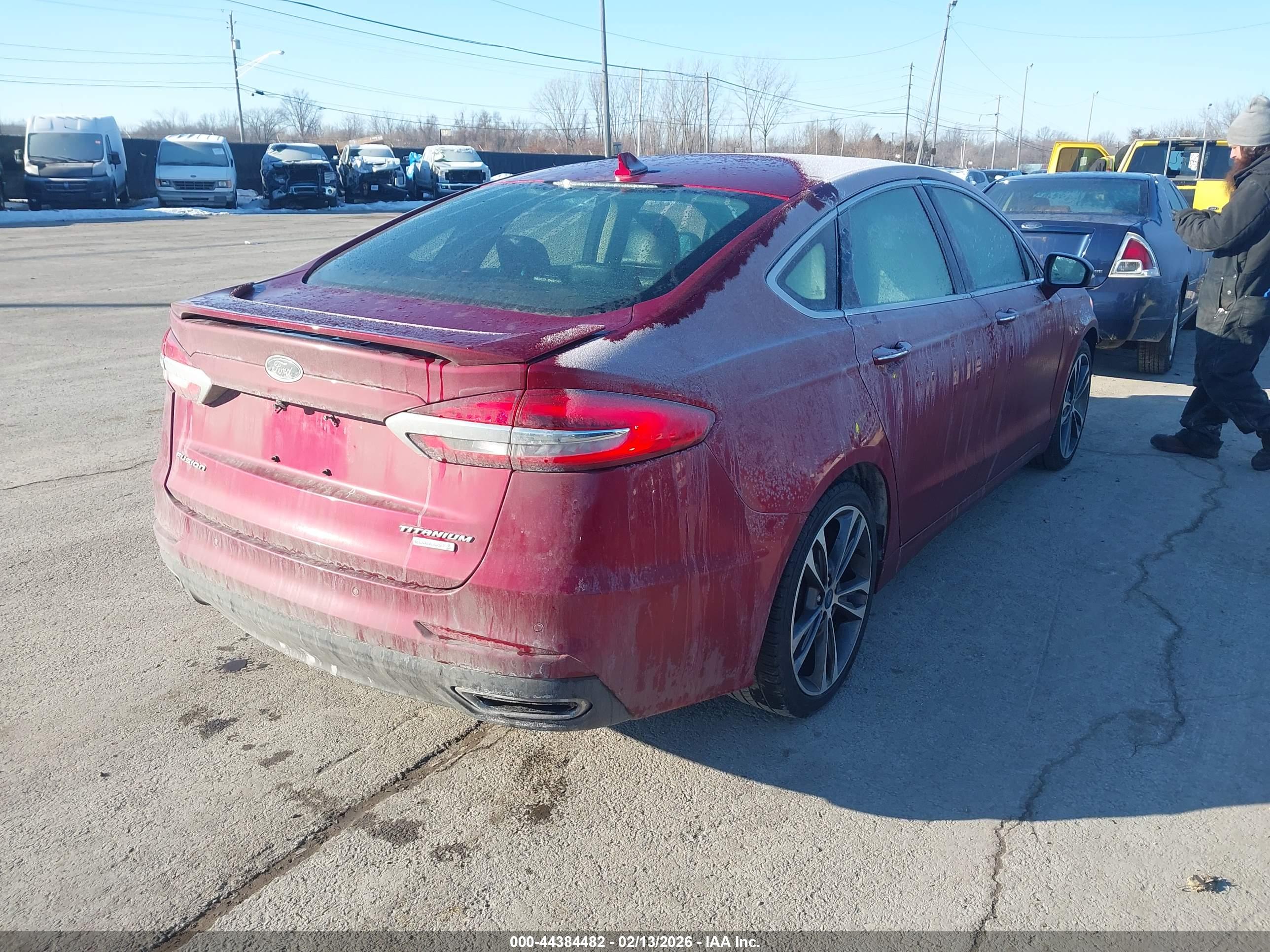 FORD FUSION image 4