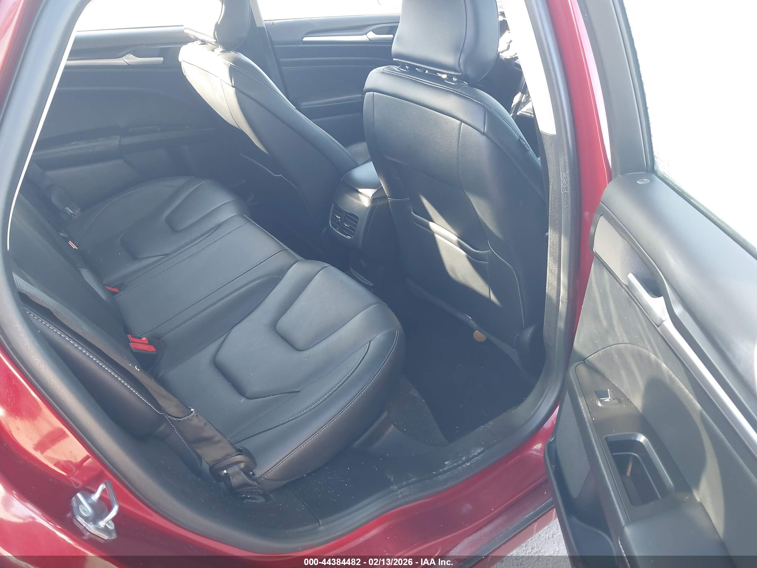 FORD FUSION image 8