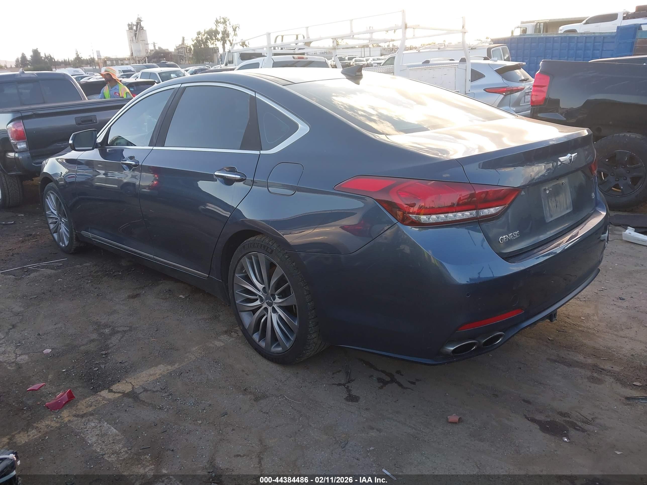 HYUNDAI GENESIS image 3