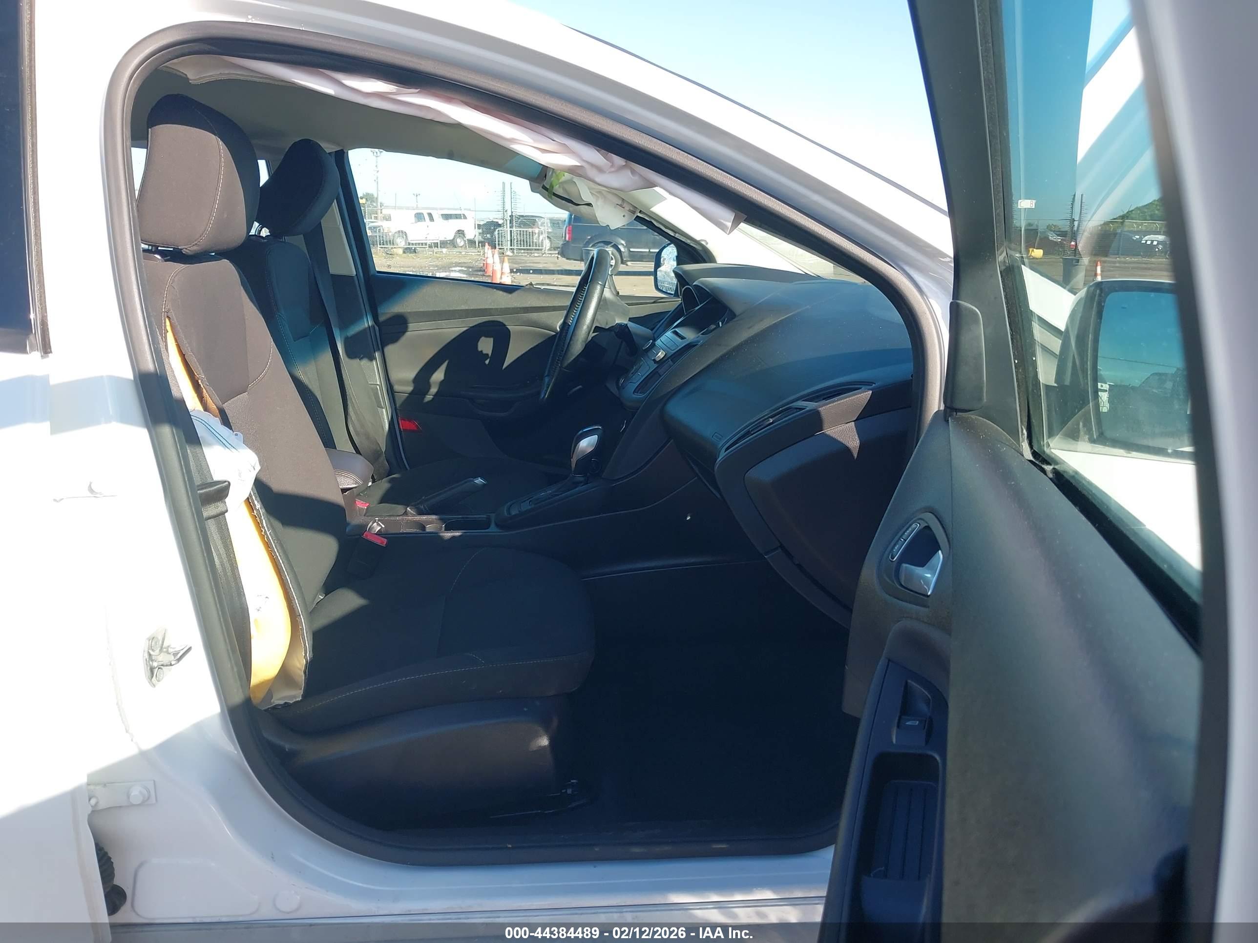 FORD FOCUS image 5