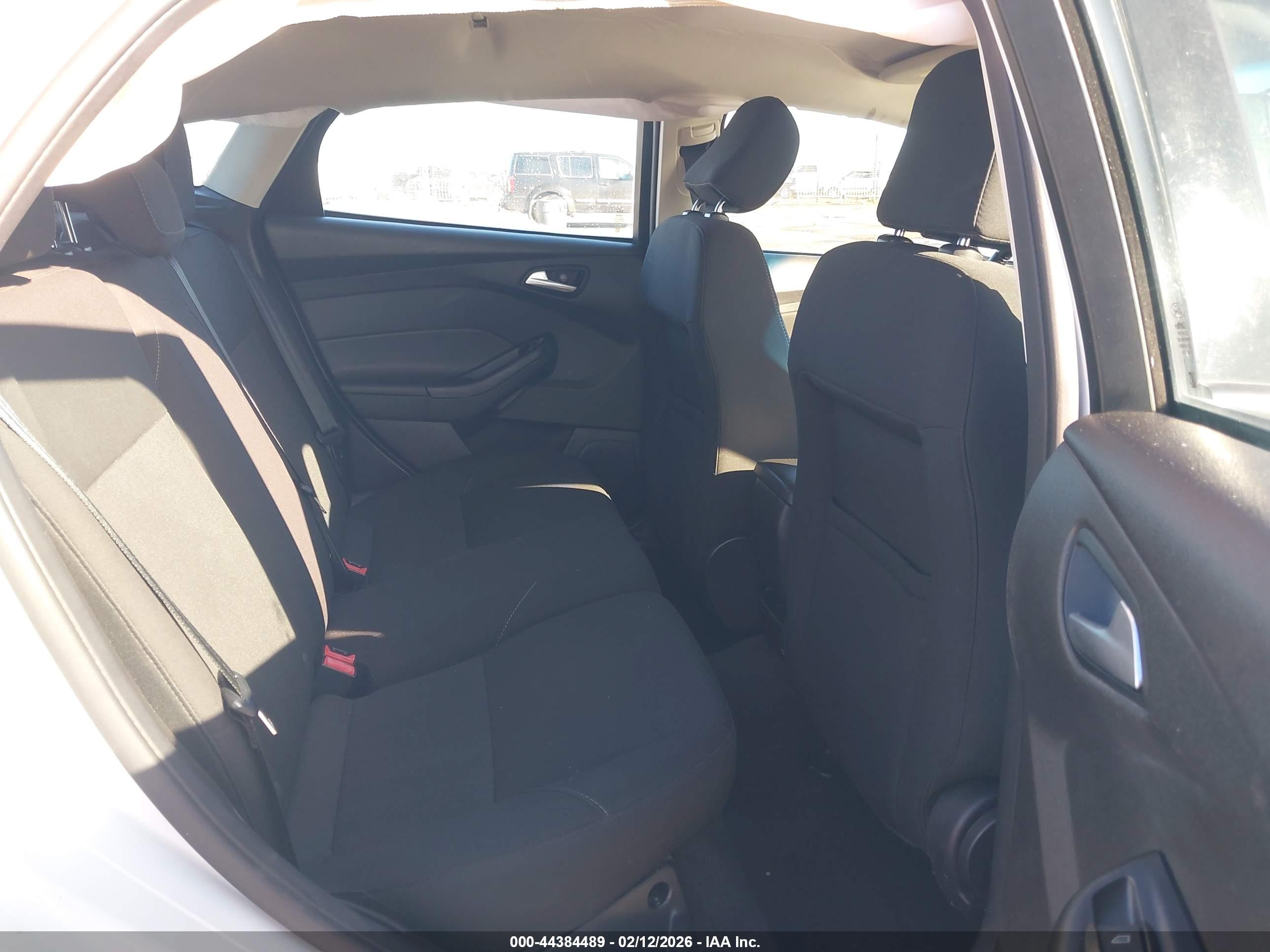 FORD FOCUS image 8