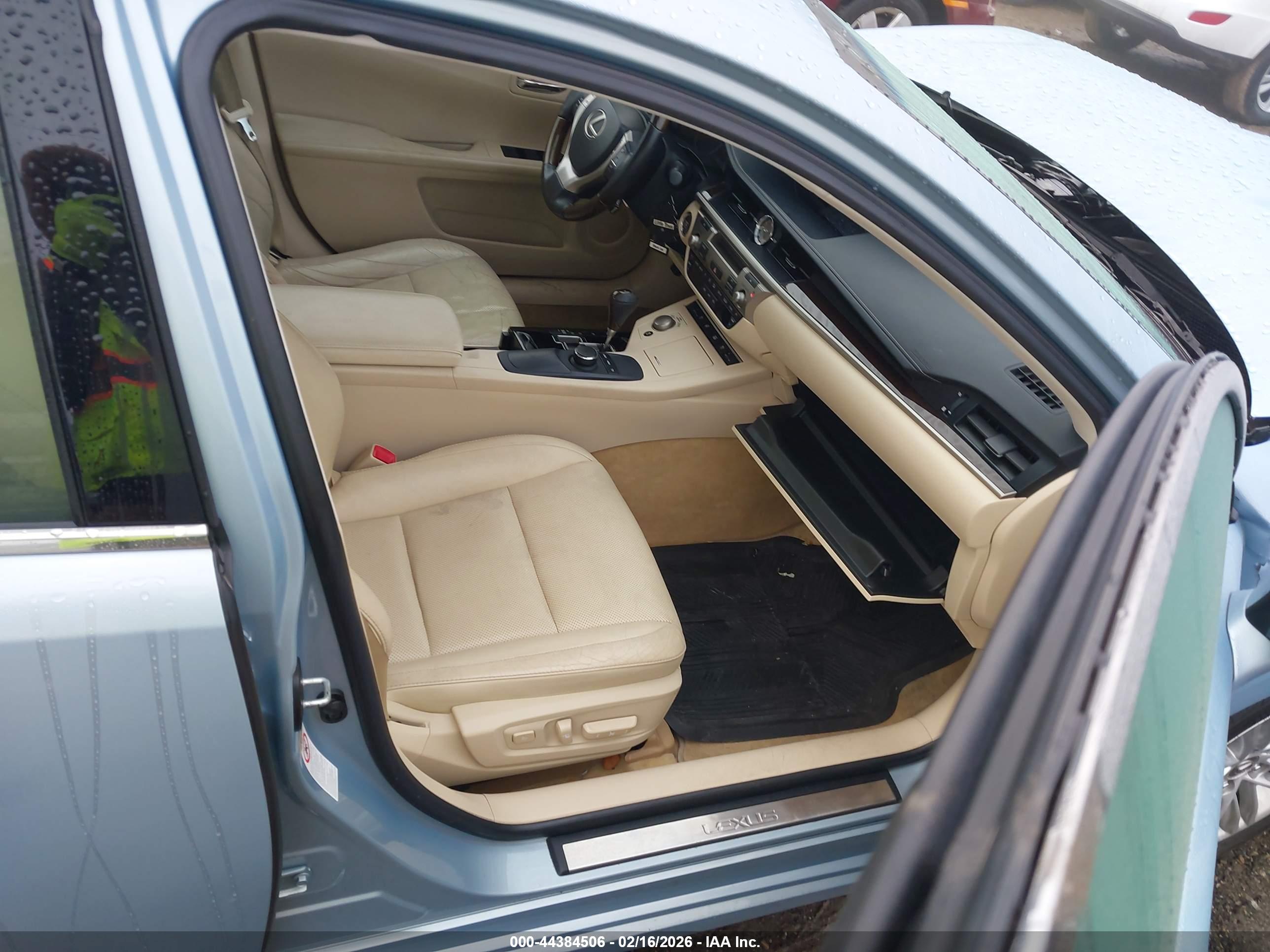 LEXUS ES image 5
