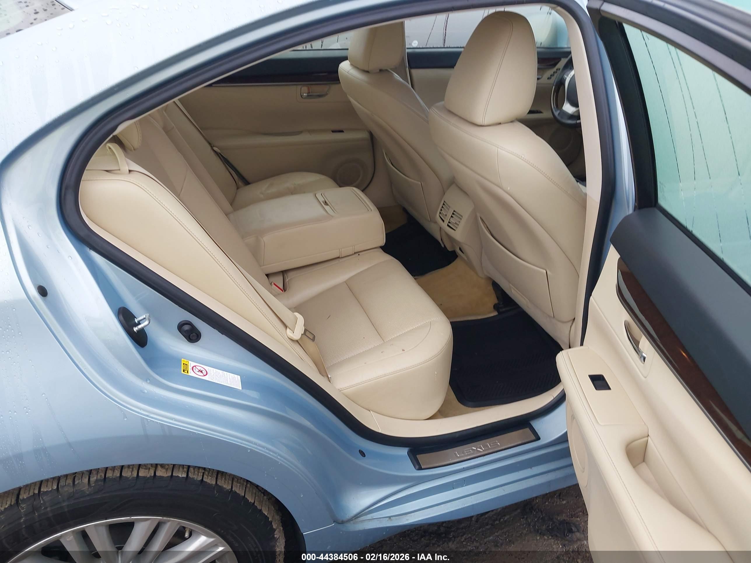 LEXUS ES image 8