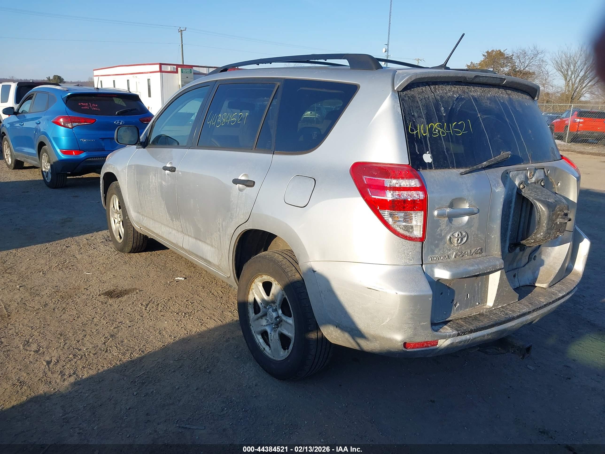 TOYOTA RAV4 image 3