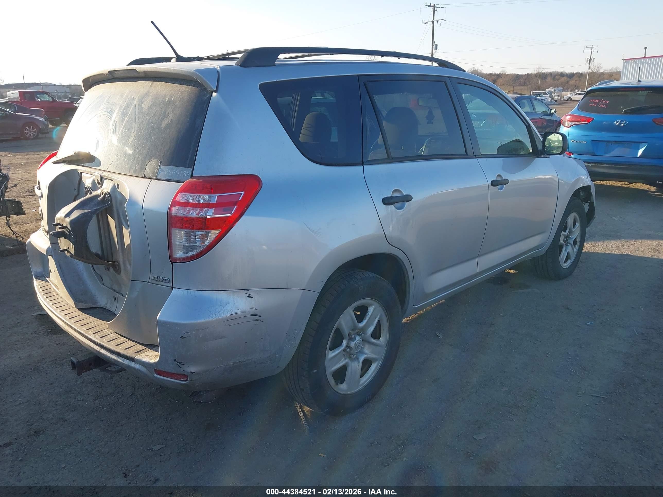 TOYOTA RAV4 image 4