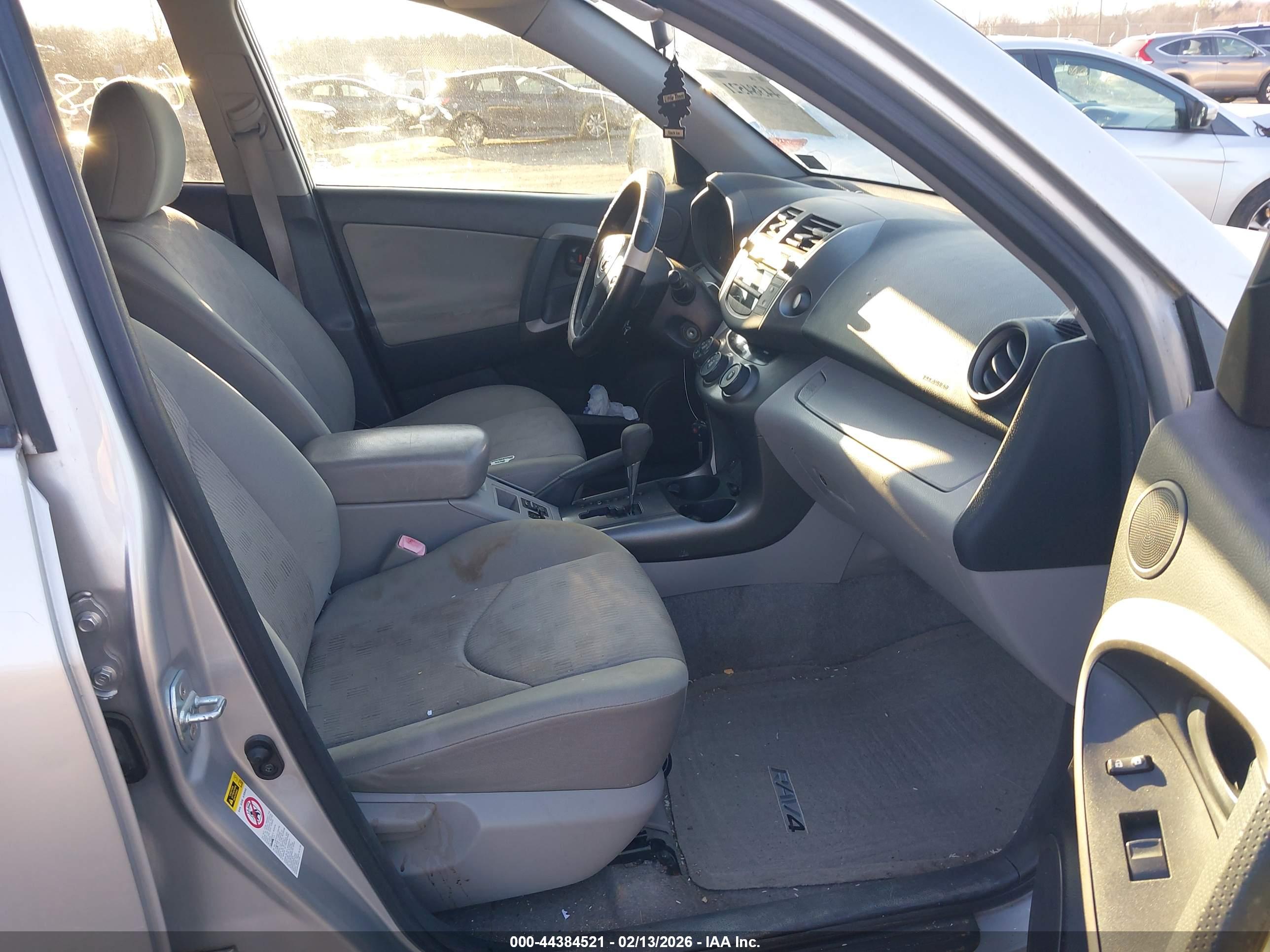 TOYOTA RAV4 image 5