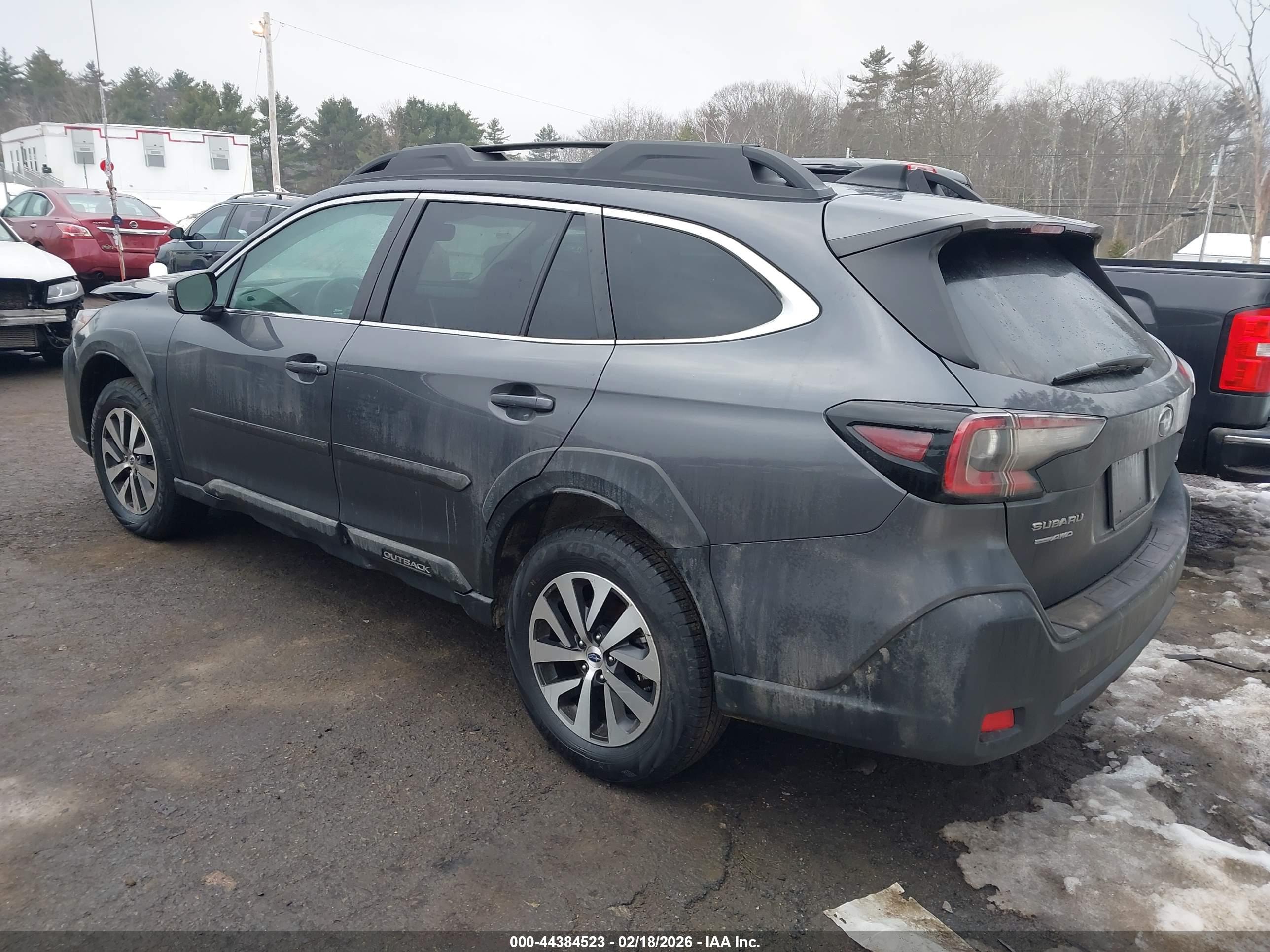 SUBARU OUTBACK image 3