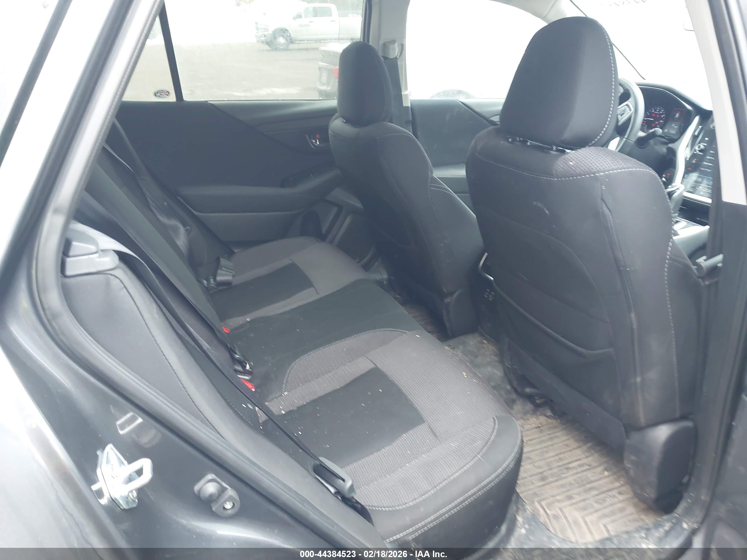 SUBARU OUTBACK image 8