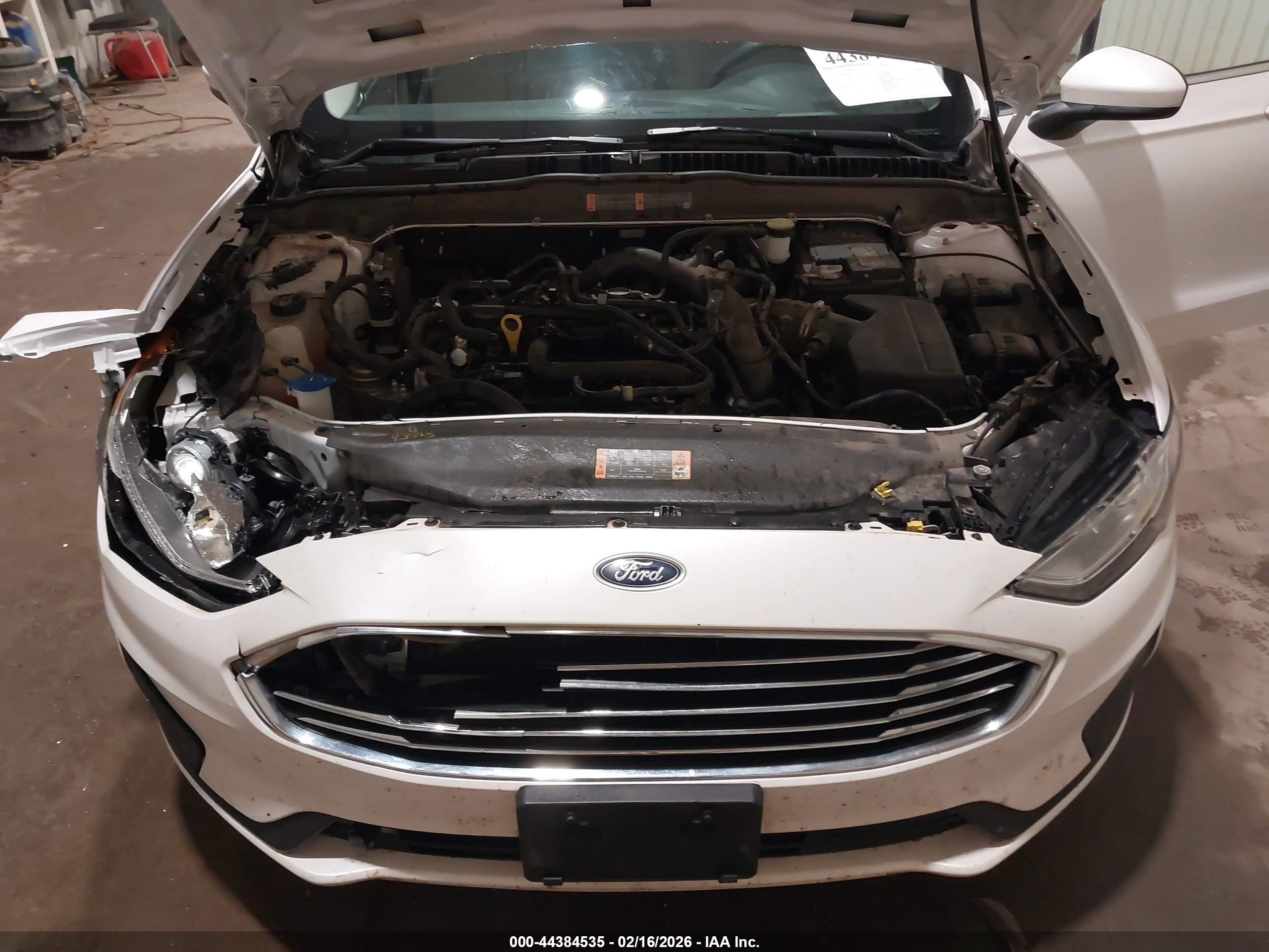 FORD FUSION image 10