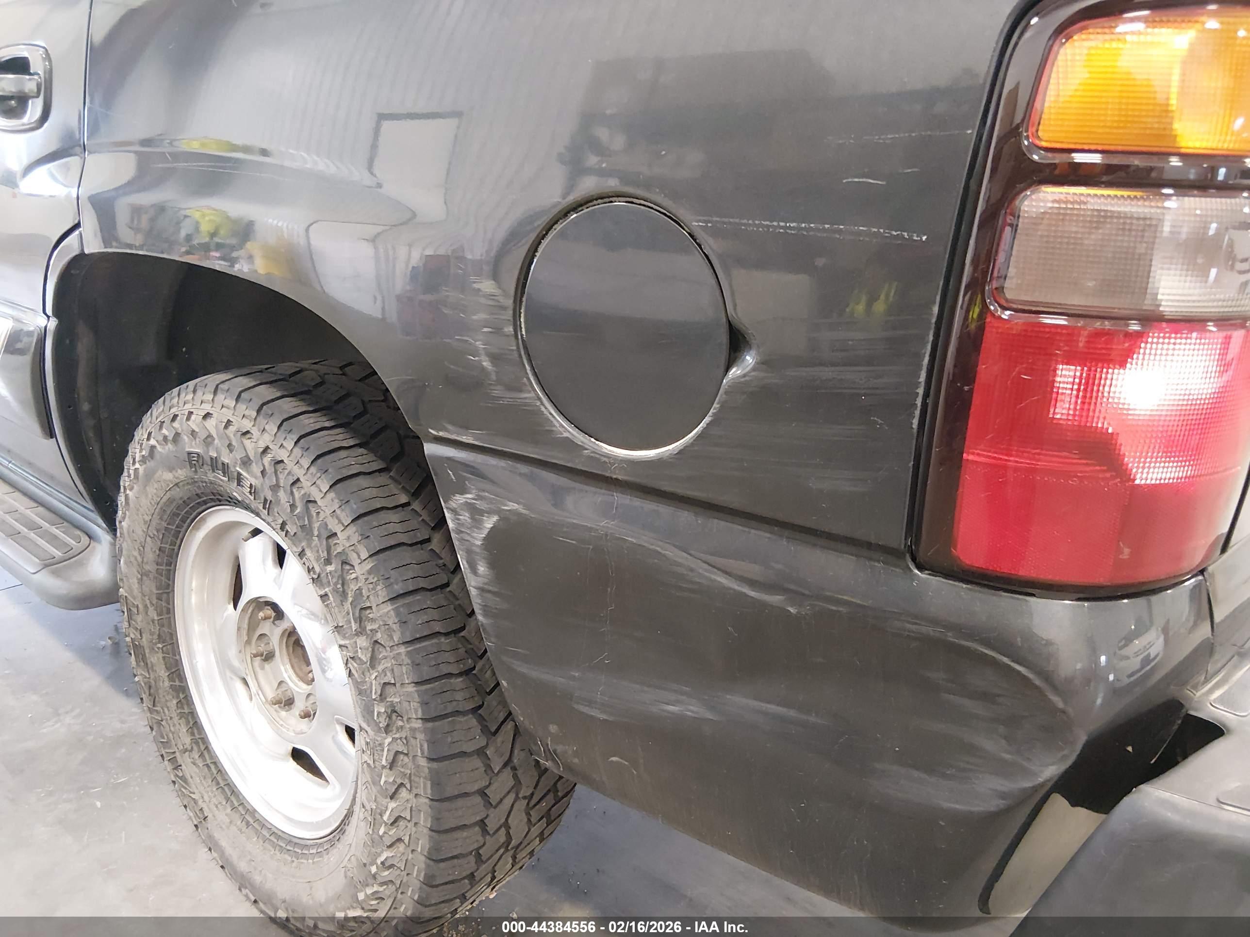 GMC YUKON image 6